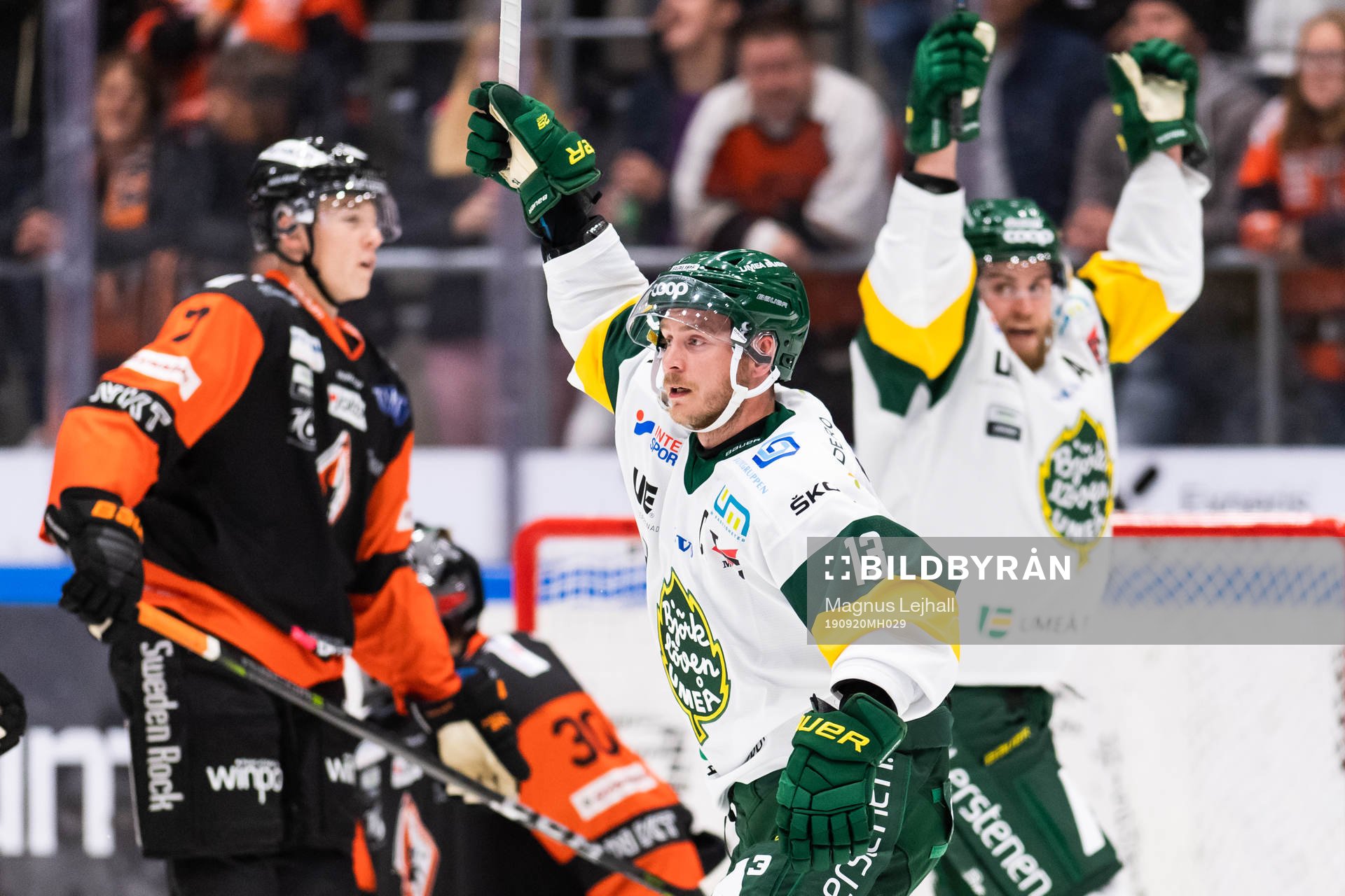 Björklövens Fredric Andersson och Alexander Wiklund jublar