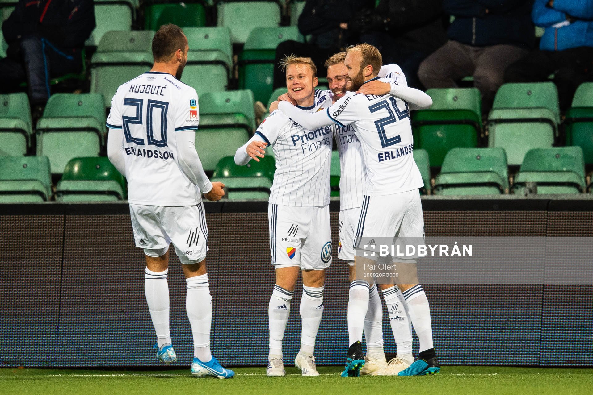 Djurgårdens Jonathan Ring jublar med lagkamrater