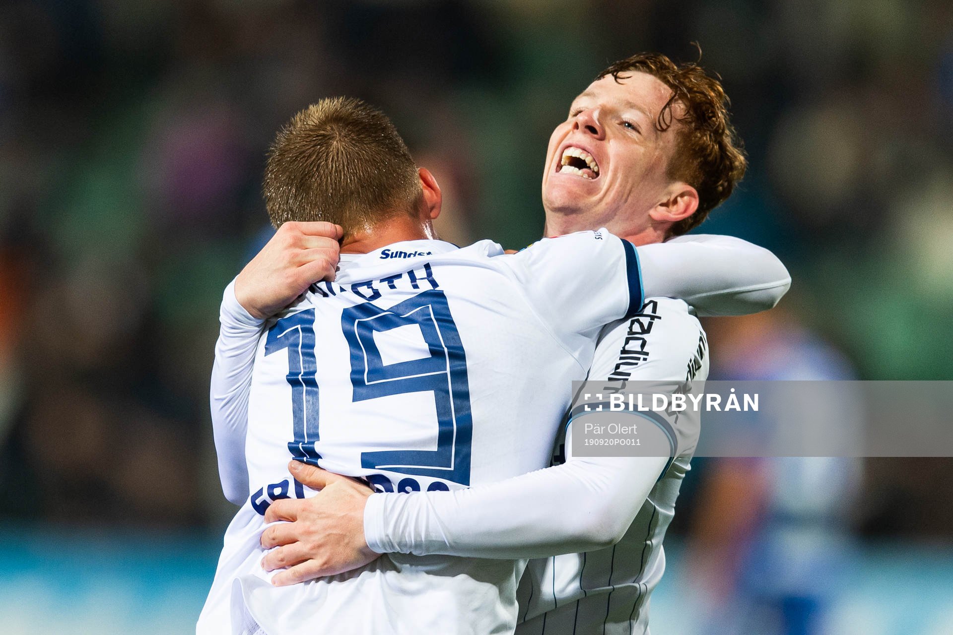 Djurgårdens Aslak Witry och Nicklas Bärkroth jublar efter 1-2 under fotbollsmatchen i Allsvenskan mellan GIF Sundsvall och Djurgården den 20 september 2019 i Sundsvall.