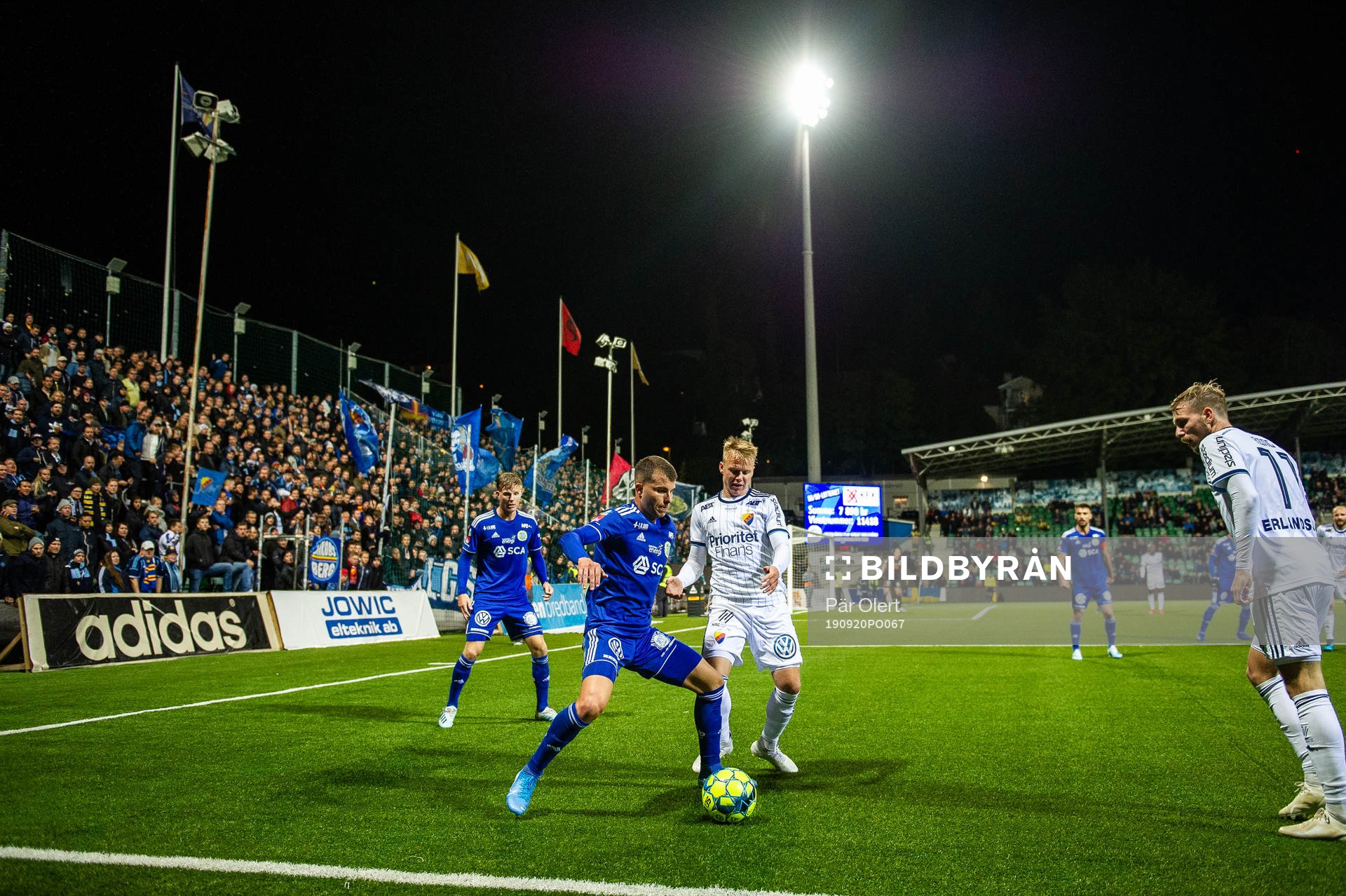 Sundsvalls Eric Björkander och Djurgårdens Edward Chilufya