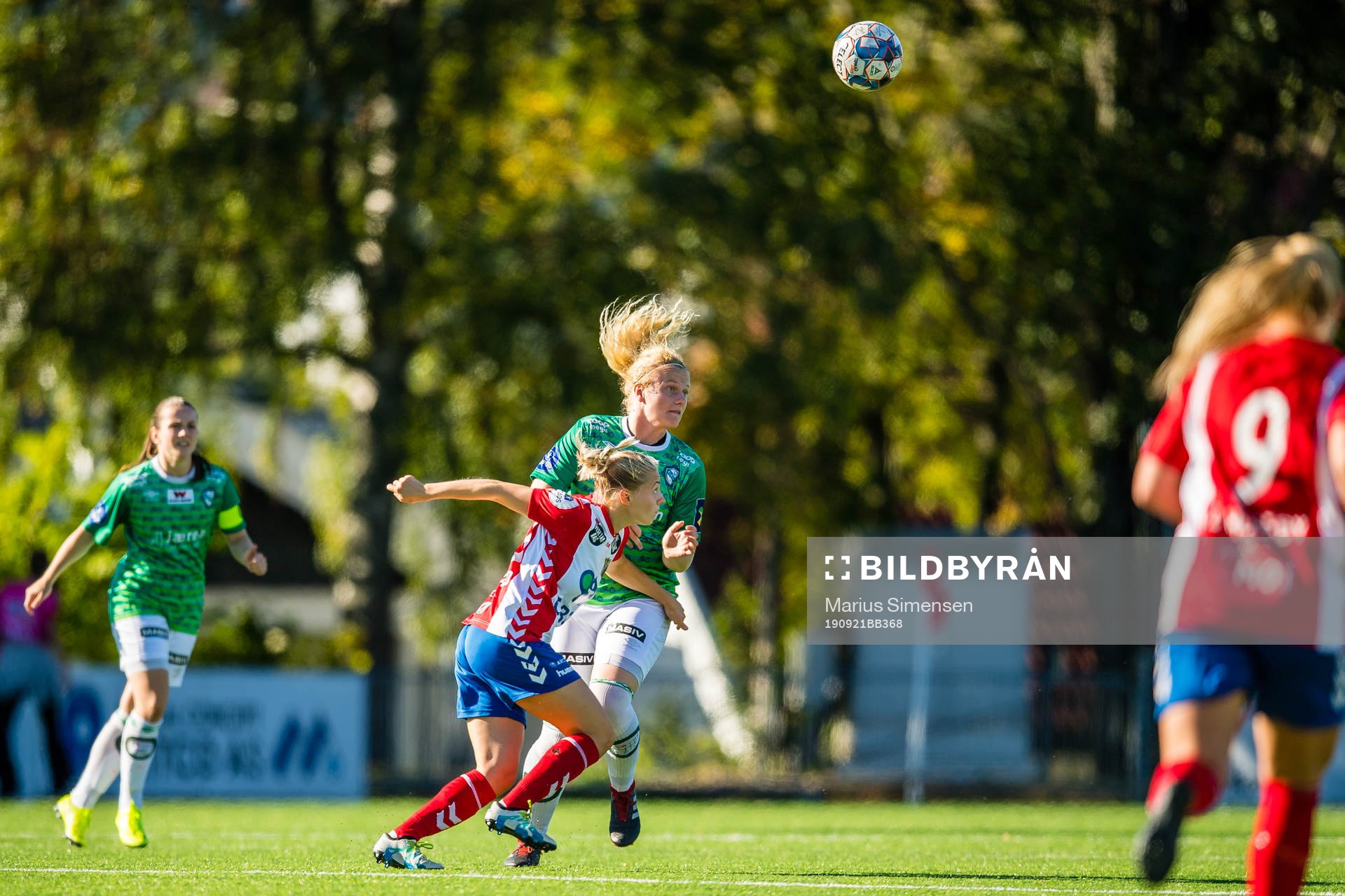 Runa Lillegård of Lyn and Susanne Vistnes of Klepp