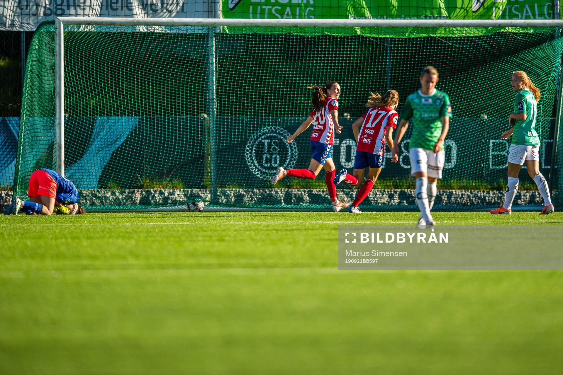 Vilde Hasund of Lyn celebrates