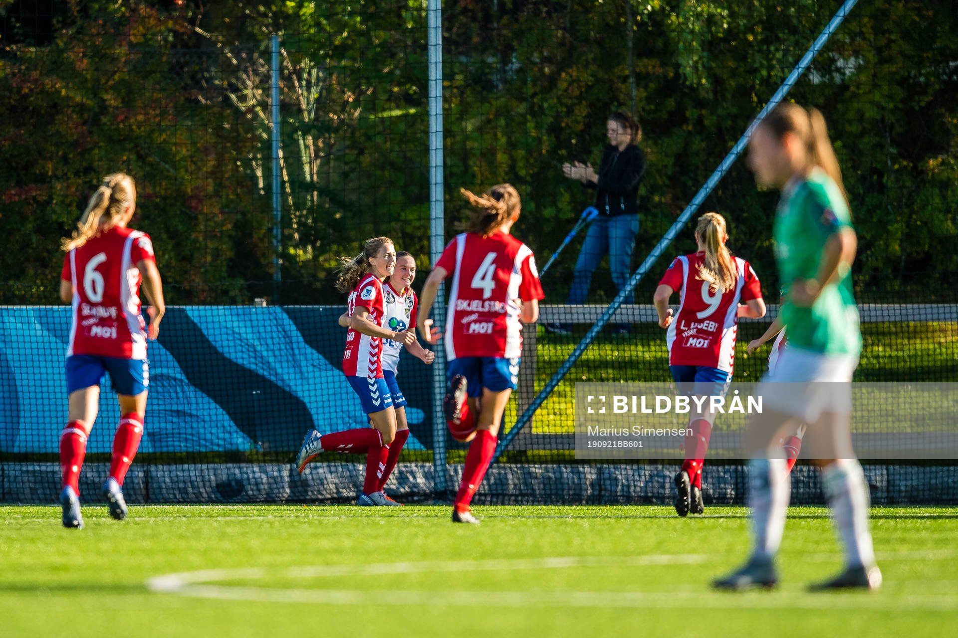 Vilde Hasund of Lyn celebrates