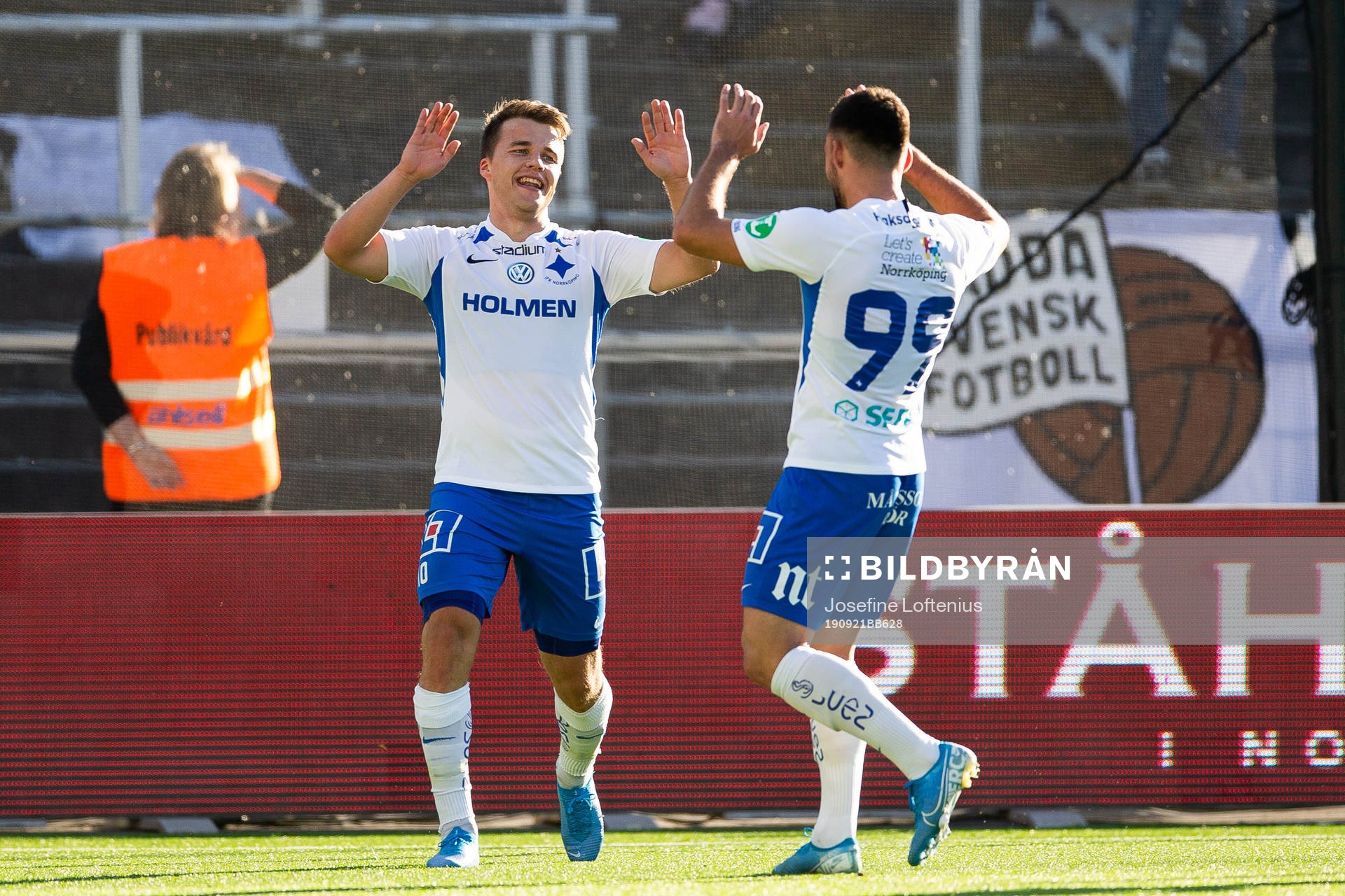 IFK Norrköpings Simon Skrabb jublar
