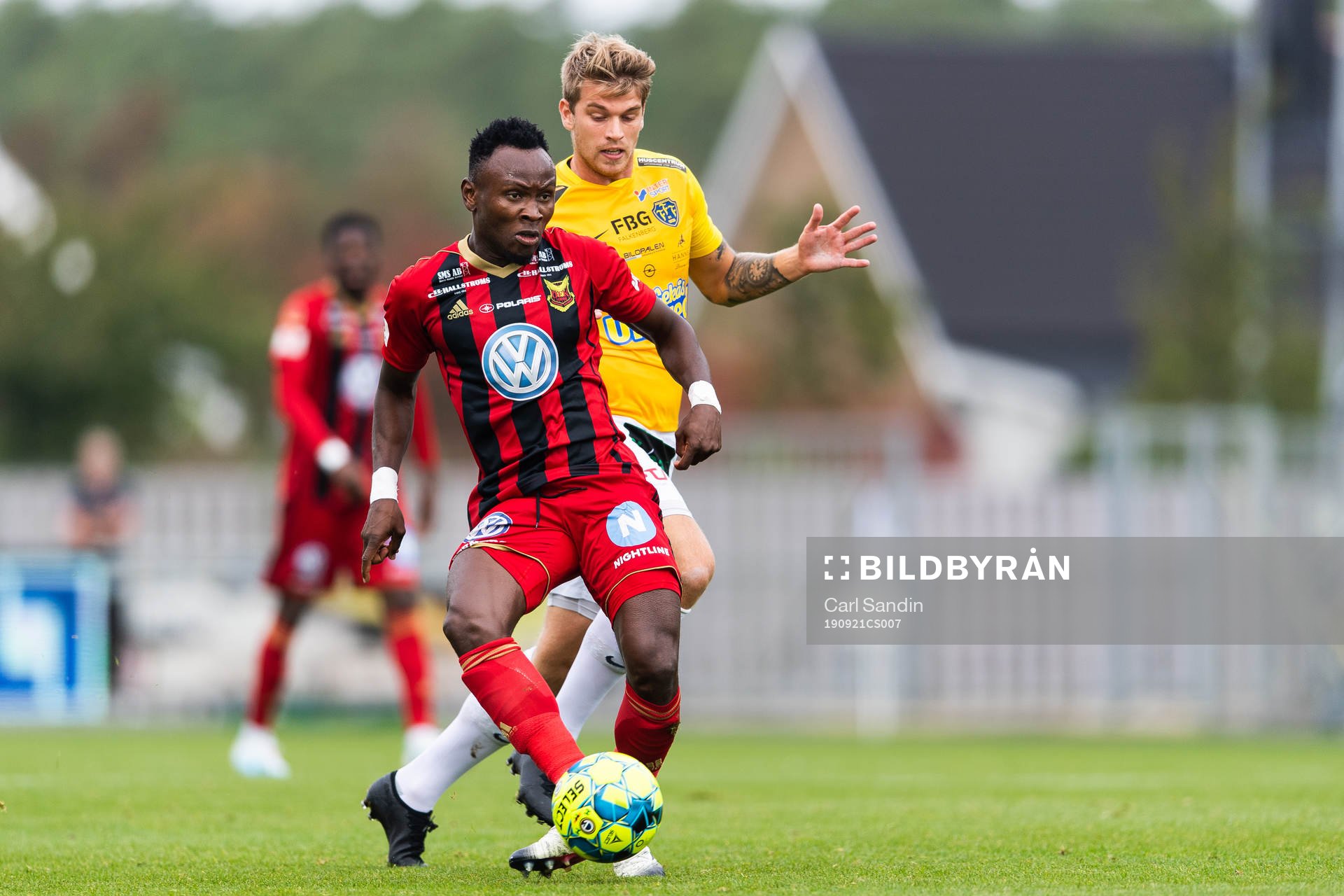 Östersunds Sam Mensiro och Falkenbergs Marcus Mathisen