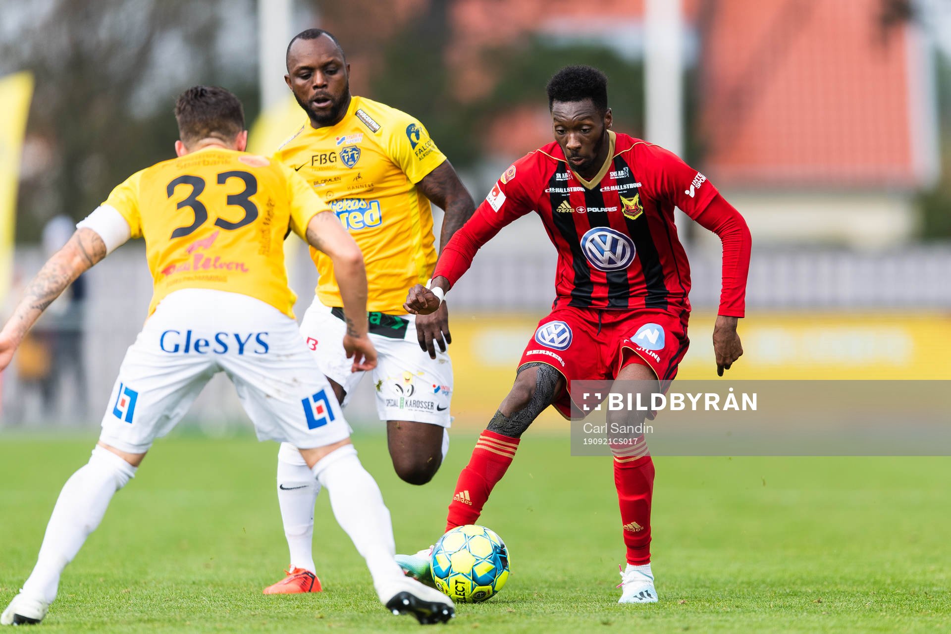 Falkenbergs Tibor Joza och John Chibuike mot Östersunds
