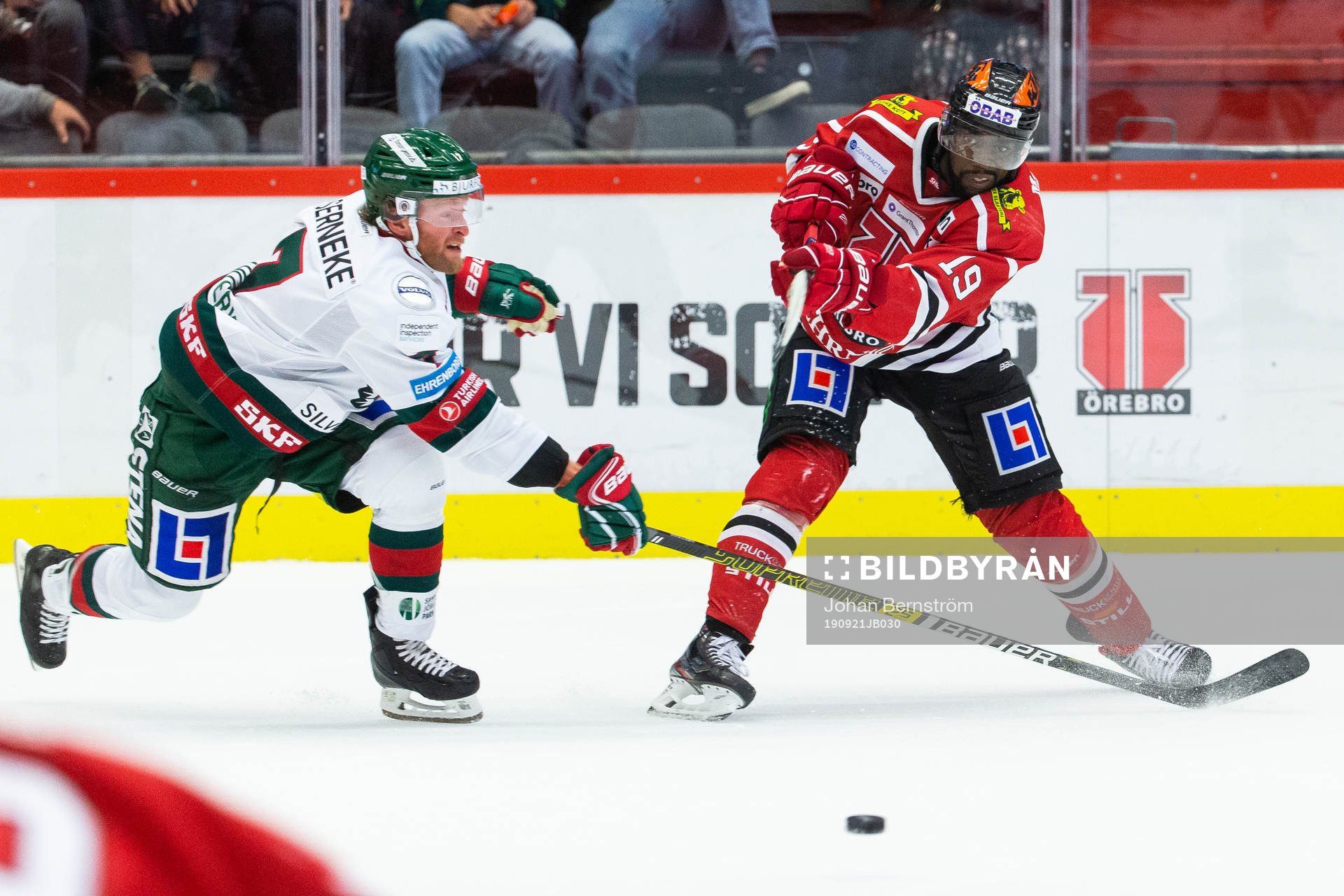 Frölundas Karl Stollery och Örebros Daniel Muzito Bagenda