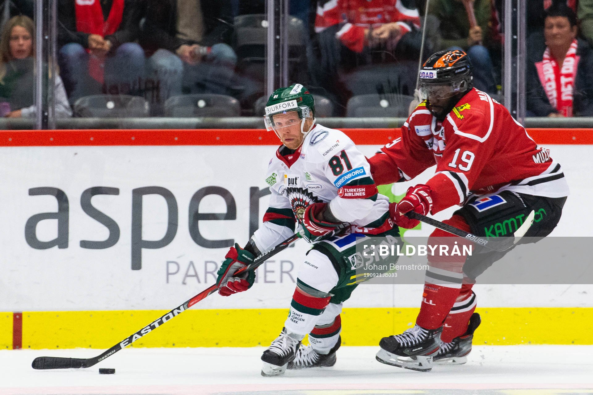 Frölundas Ryan Lasch och Örebros Daniel Muzito Bagenda