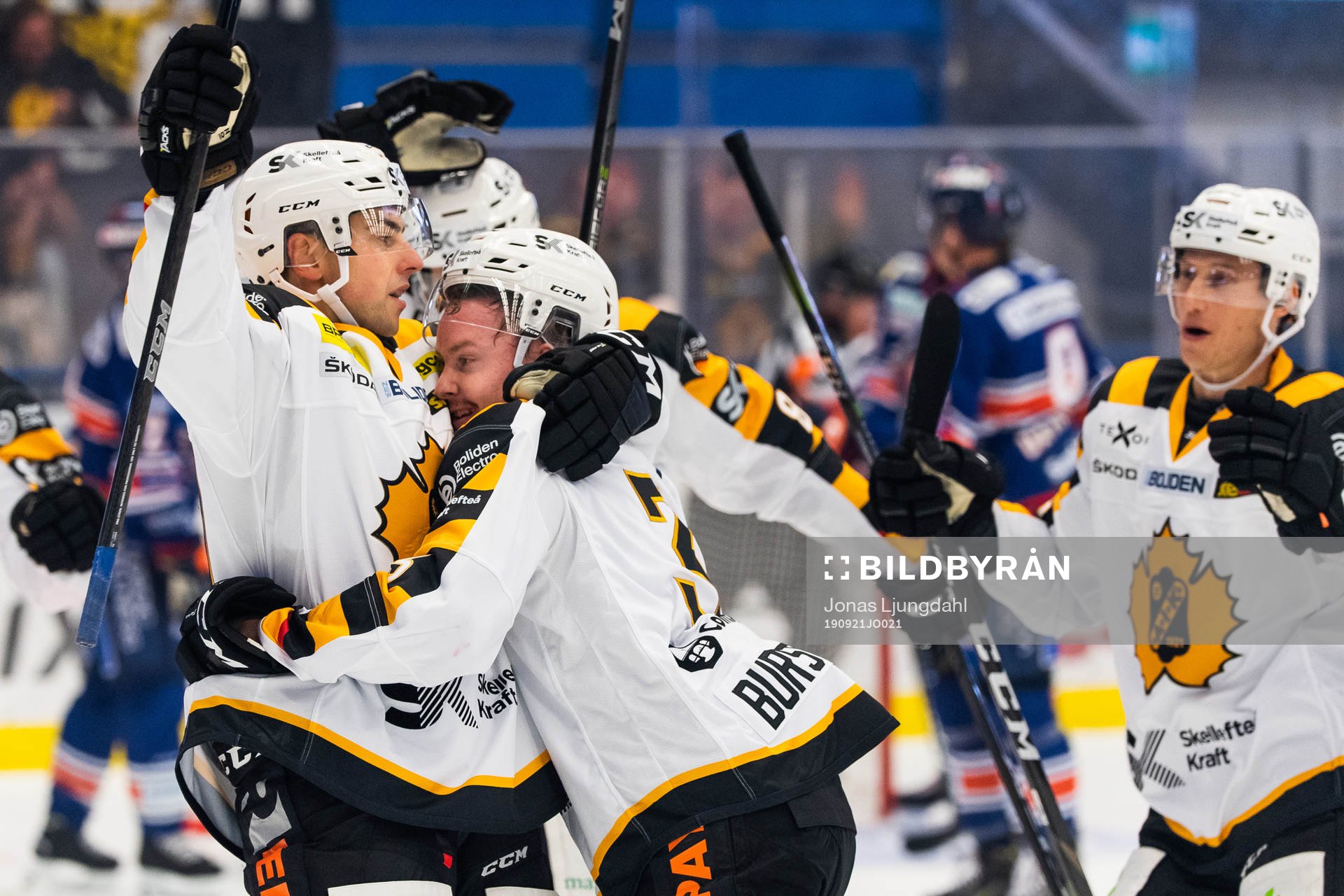 Skellefteås Joakim Lindström och Niclas Burström jublar