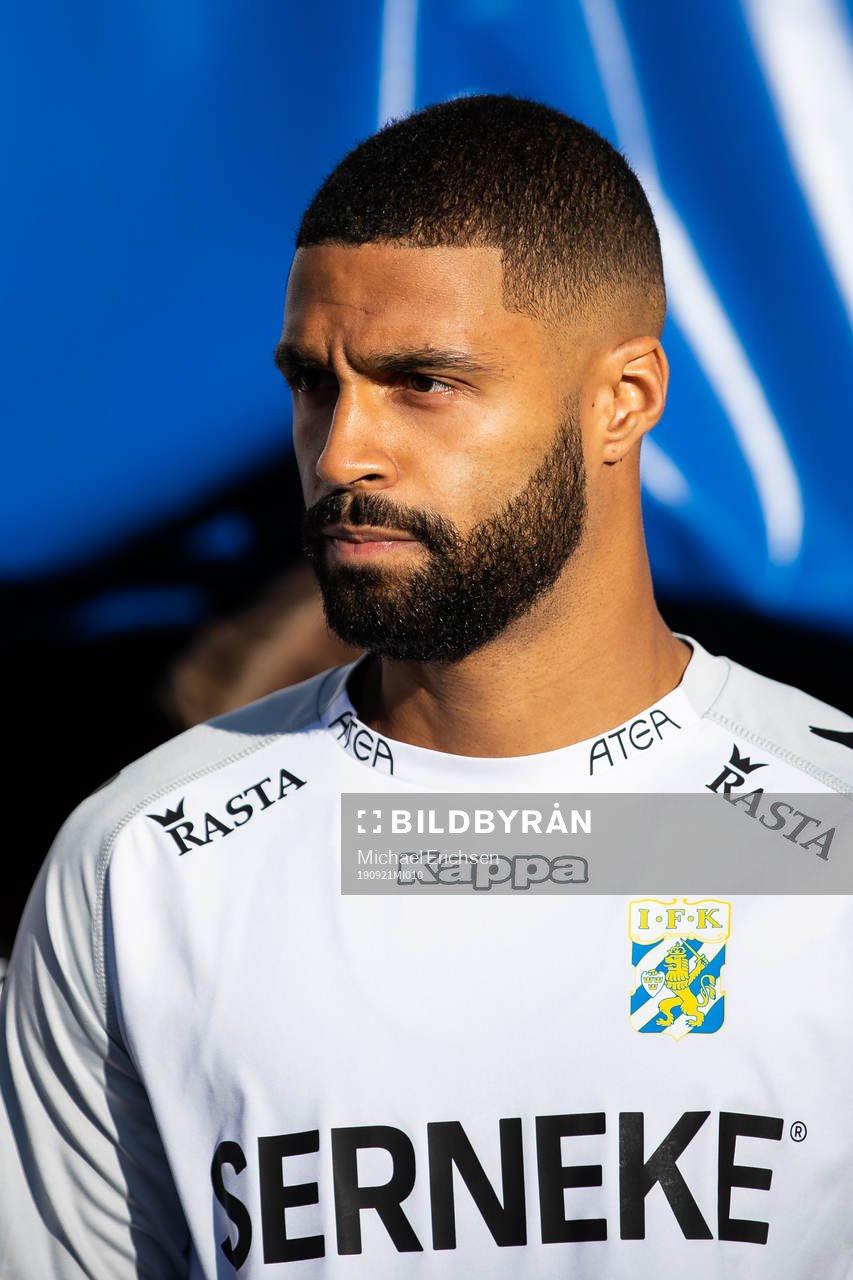 IFK Göteborgs Kristopher Da Graca på väg ut för att