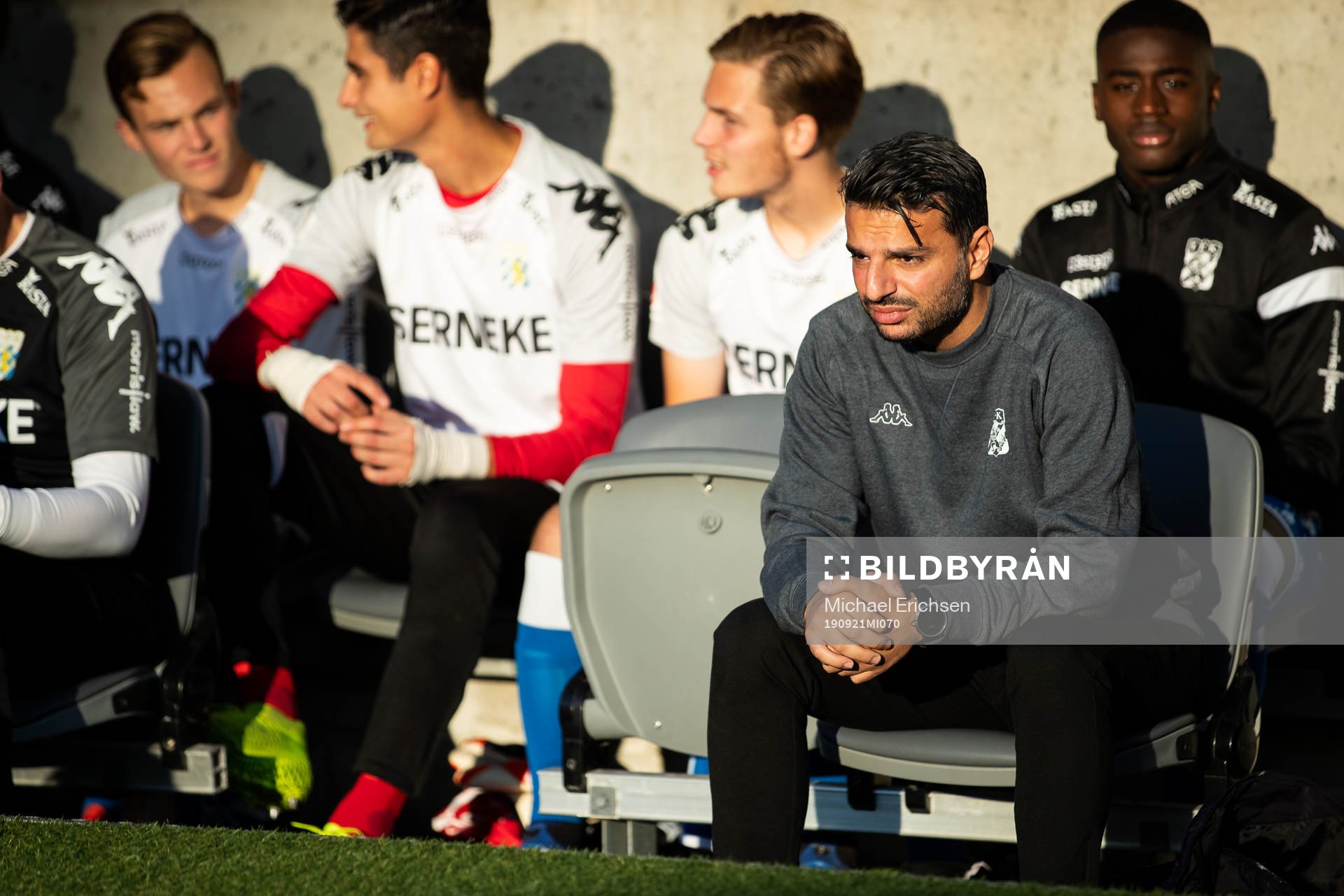 IFK Göteborgs tränare Poya Asbaghi innan fotbollsmatchen