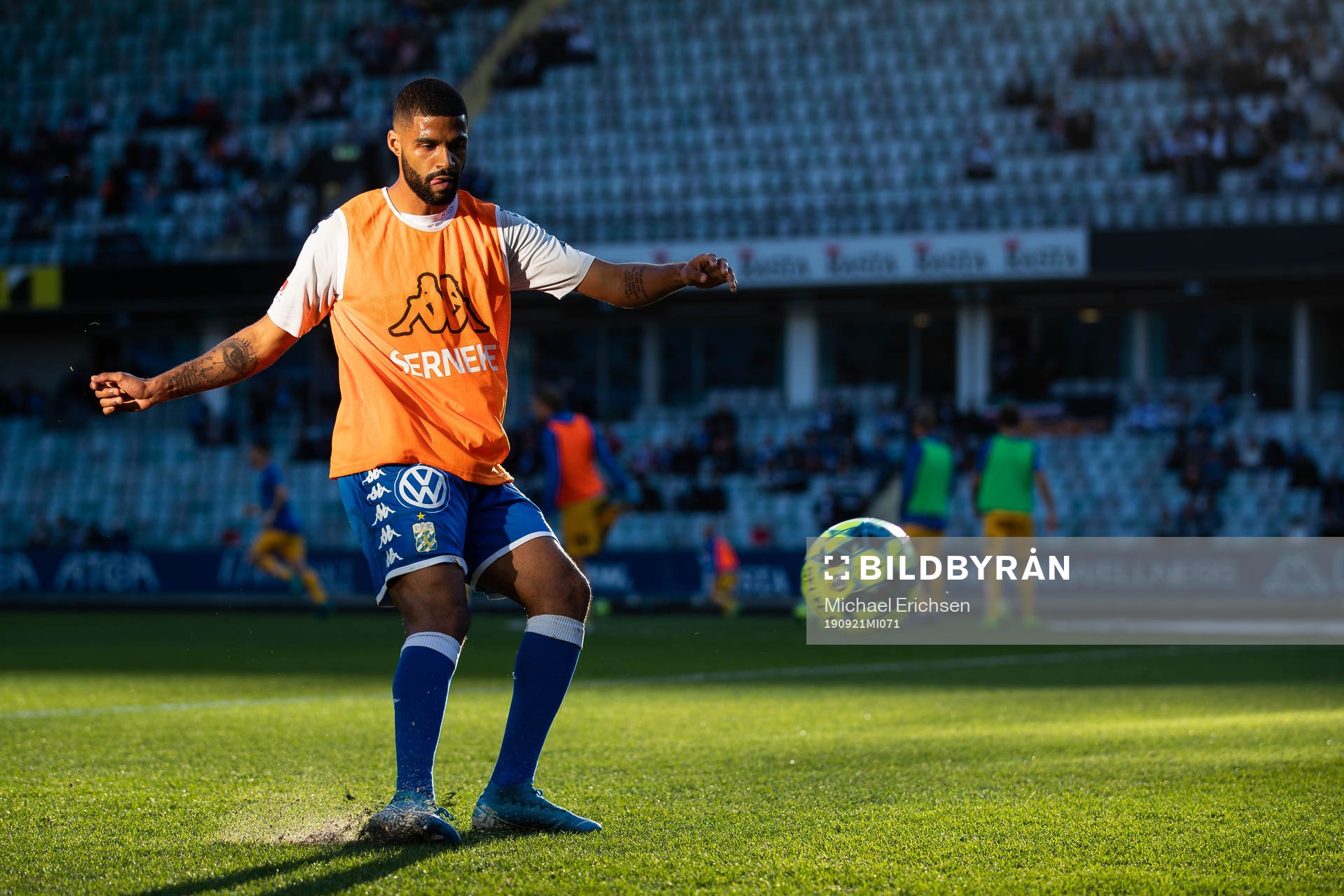 IFK Göteborgs Kristopher Da Graca värmer upp innan