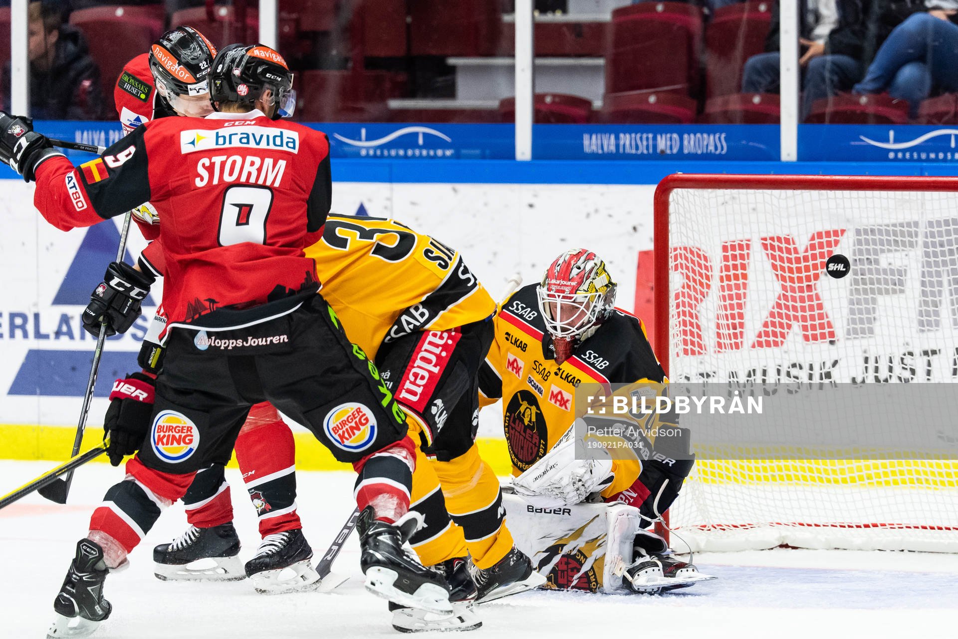 Malmö Redhawks Lars Bryggman styr in 3-0 bakom Luleås