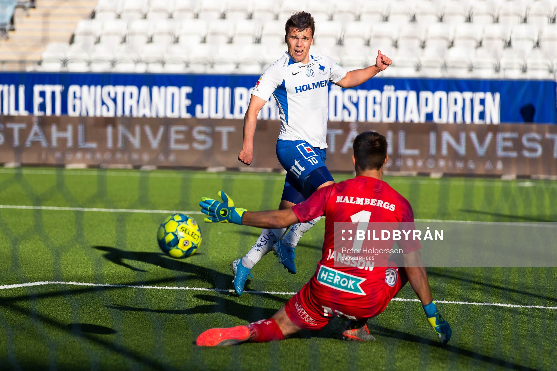 IFK Norrköpings Simon Skrabb gör 1-0 bakom Örebros