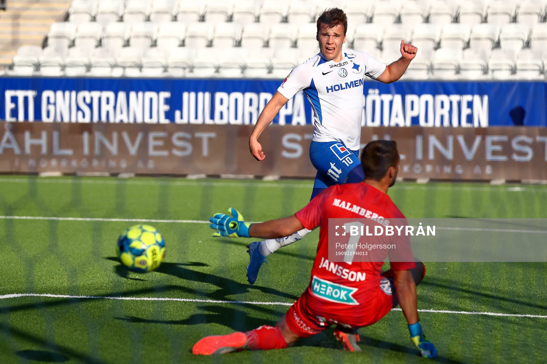 IFK Norrköpings Simon Skrabb  gör mål 1-0 förbi