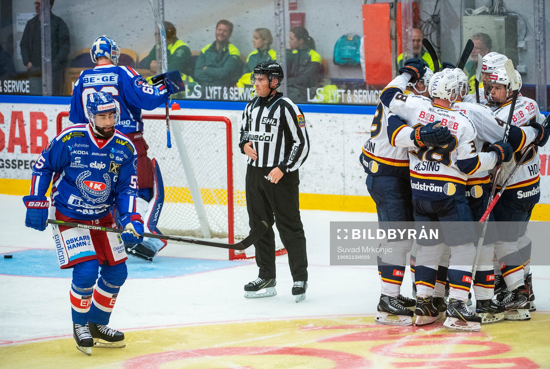 Djurgårdens Patrik Berglund jublar med lagkamrater