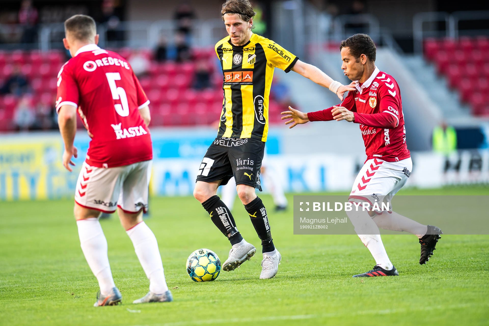 Häckens Erik Friberg  och Kalmars Rafael Gimenes Da Silva,