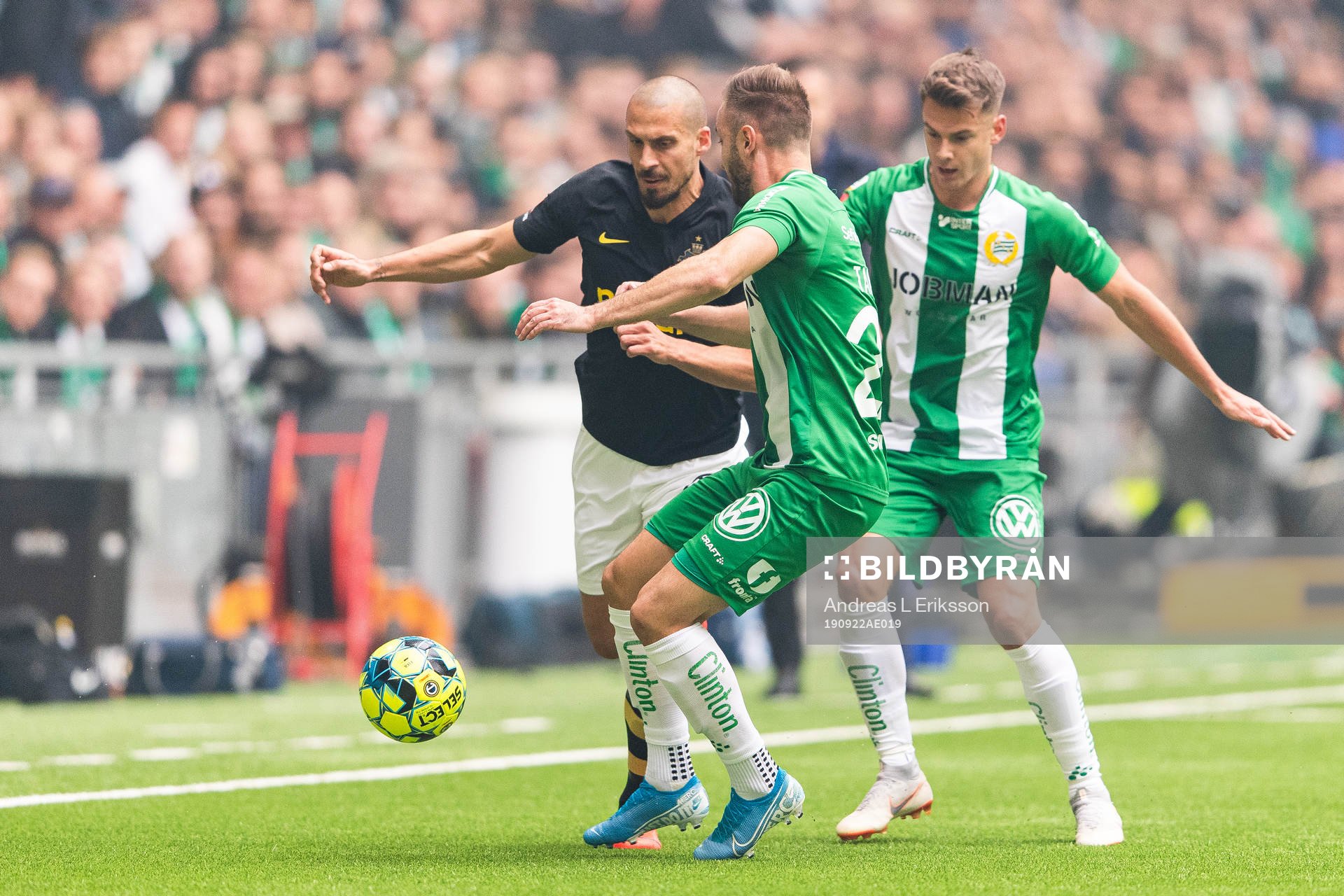 s Panajotis Dimitriadis och Hammarbys Muamer Tankovic samt