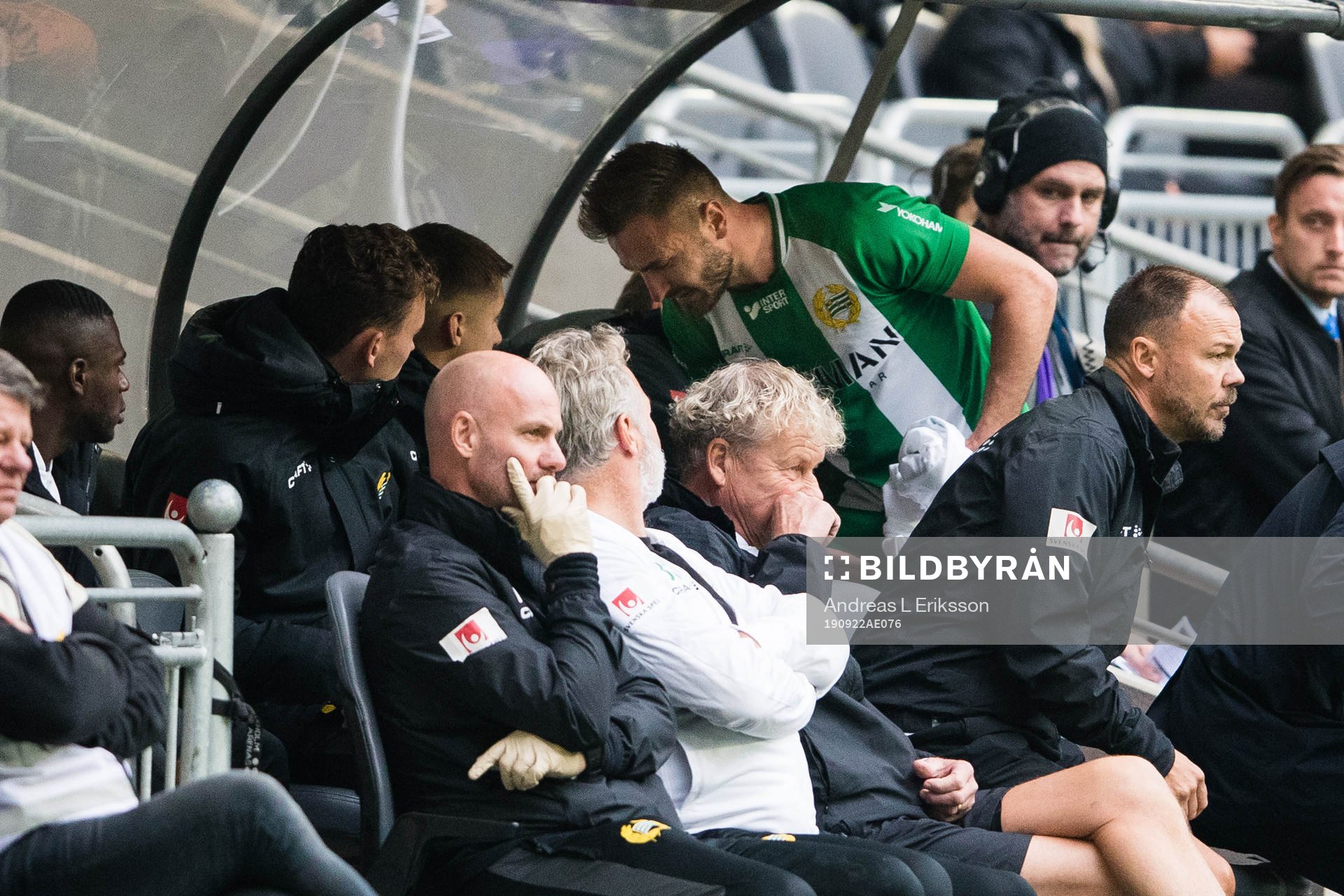 Hammarbys Muamer Tankovic blir utbytt och sätter sig på