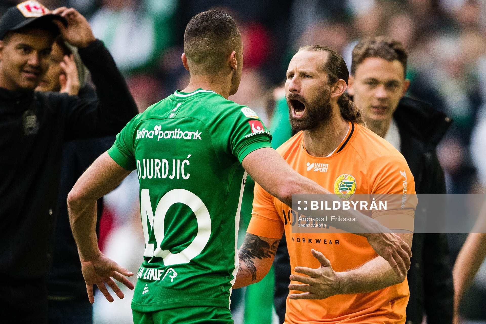 Hammarbys Nikola Djurdjic och målvakt Johan Wiland jublar