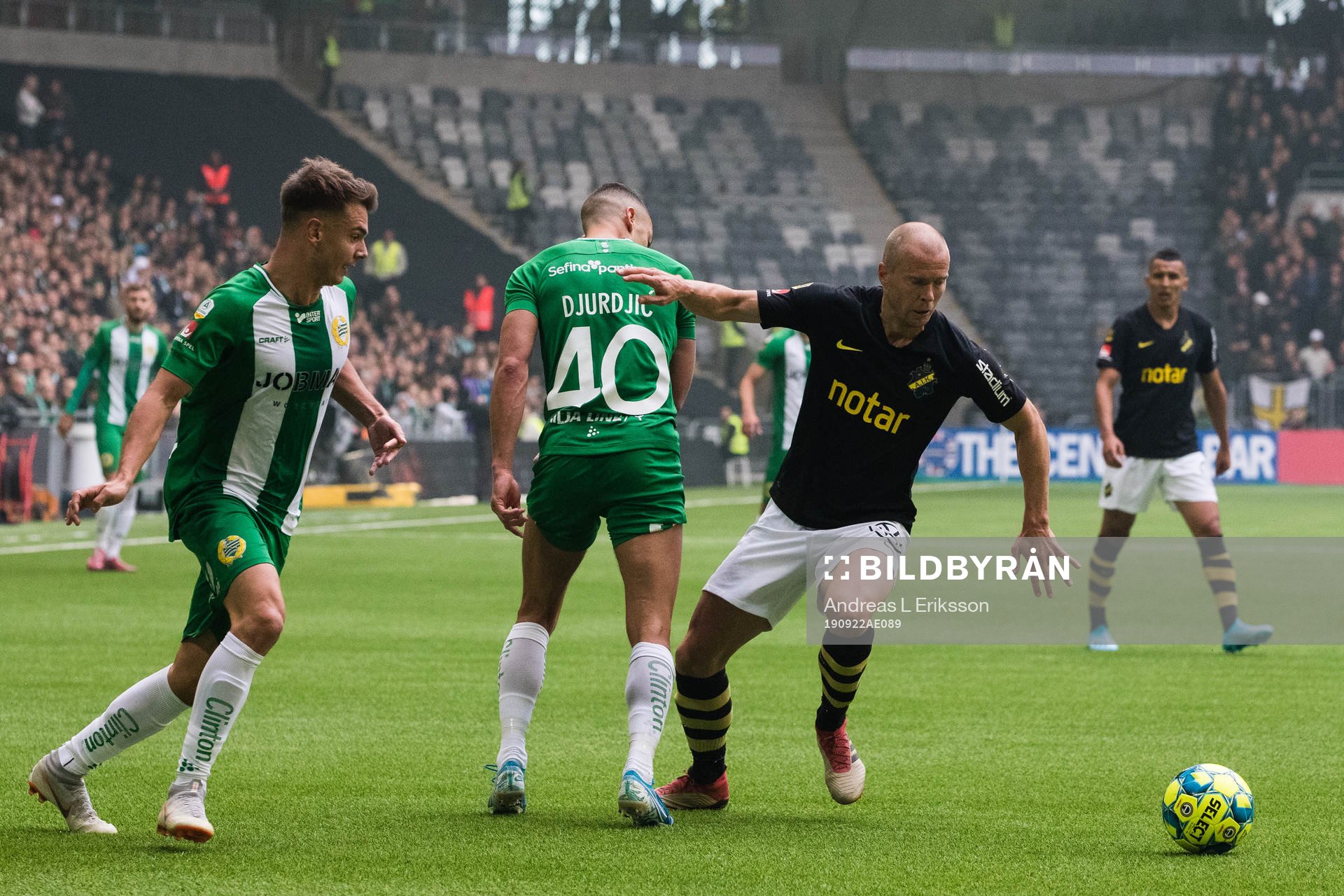 Hammarbys Alexander Kacaniklic och Nikola Djurdjic utmanar