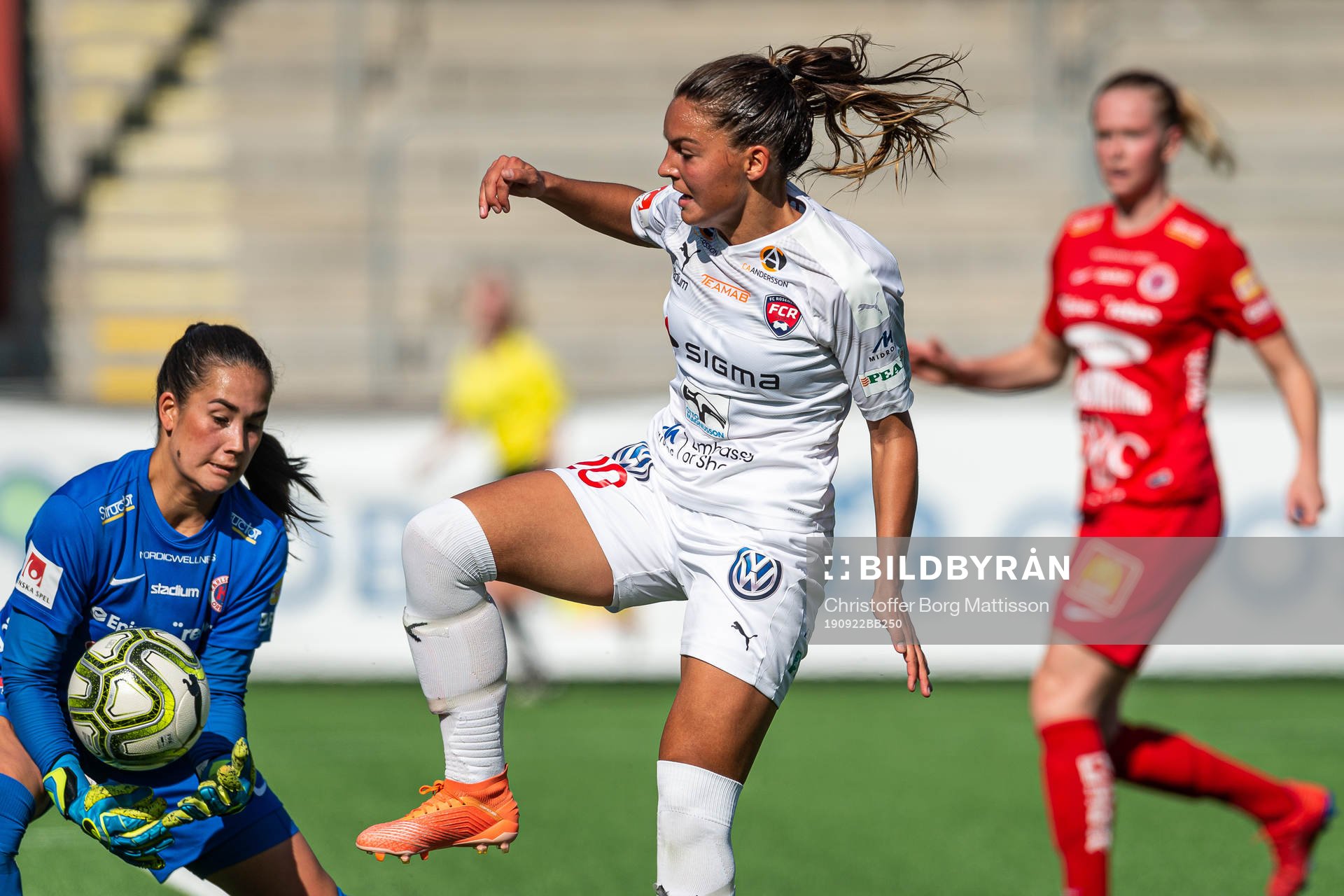 Rosengårds Johanna Rytting Kaneryd och Örebros målvakt