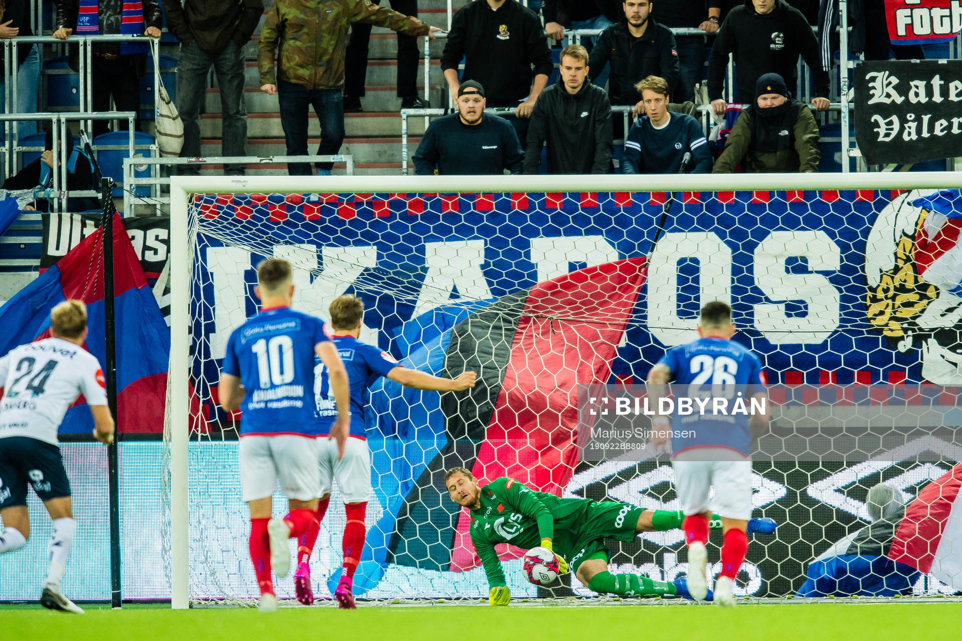 Iven Austbø of Viking saves a penalty