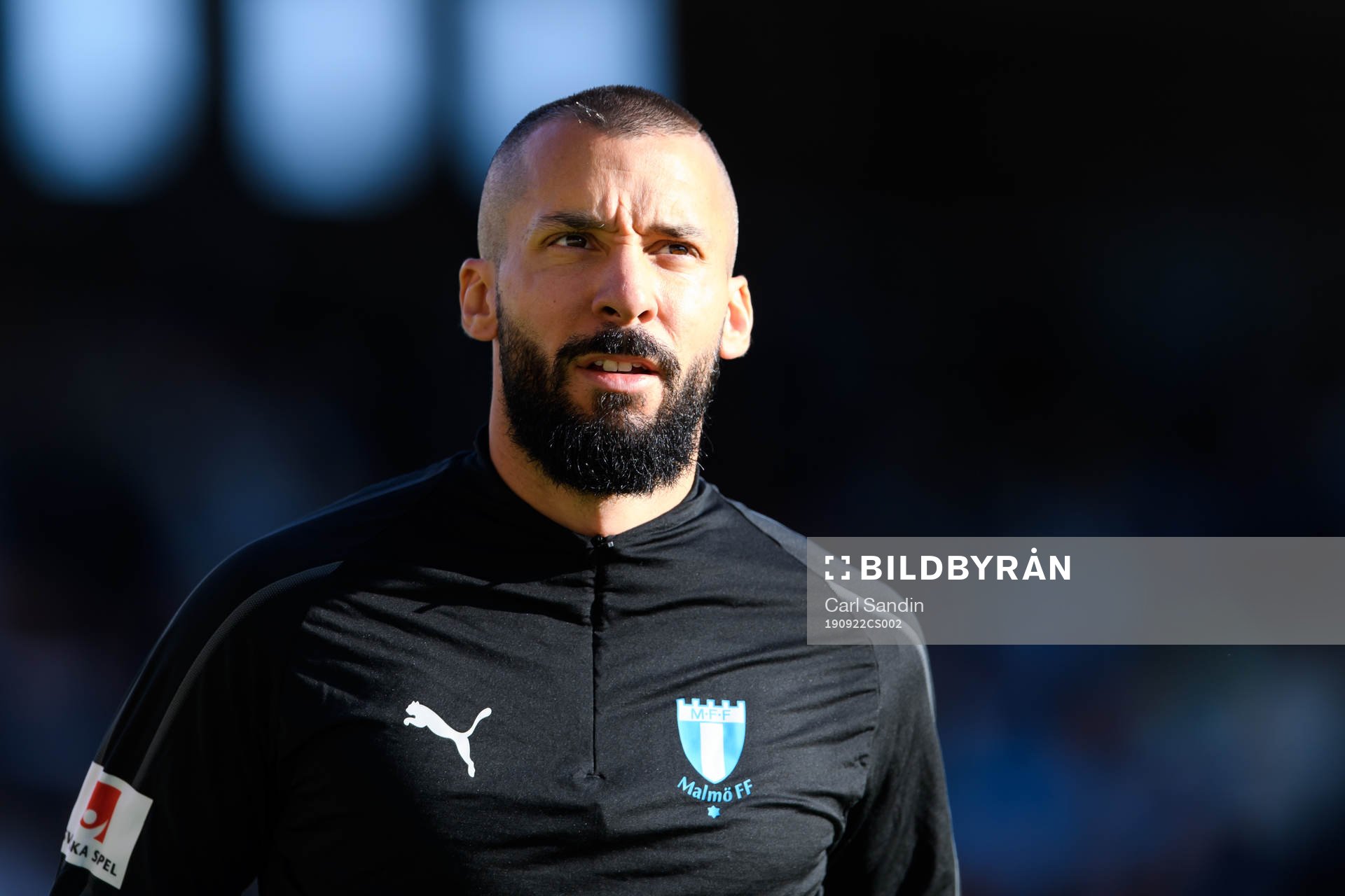 Malmö FFs Guillermo Molins värmer upp innan