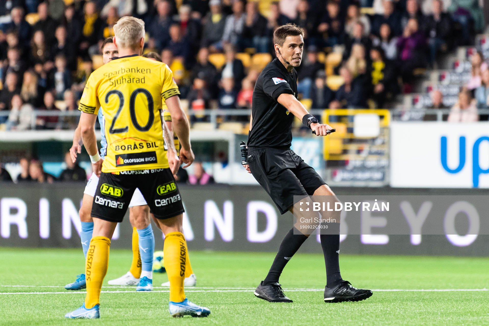 Domare Magnus Lindgren dömer straff för Malmö FF