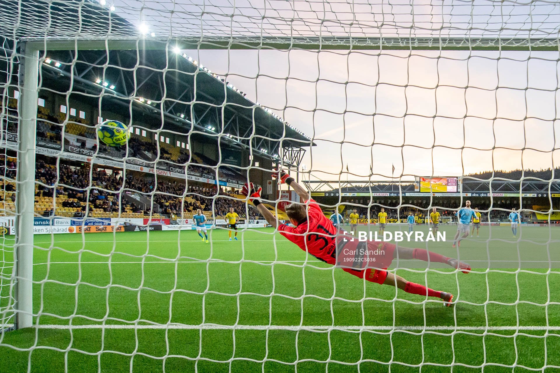 Malmö FFs Jo Inge Berget gör 0-2 på straff bakom