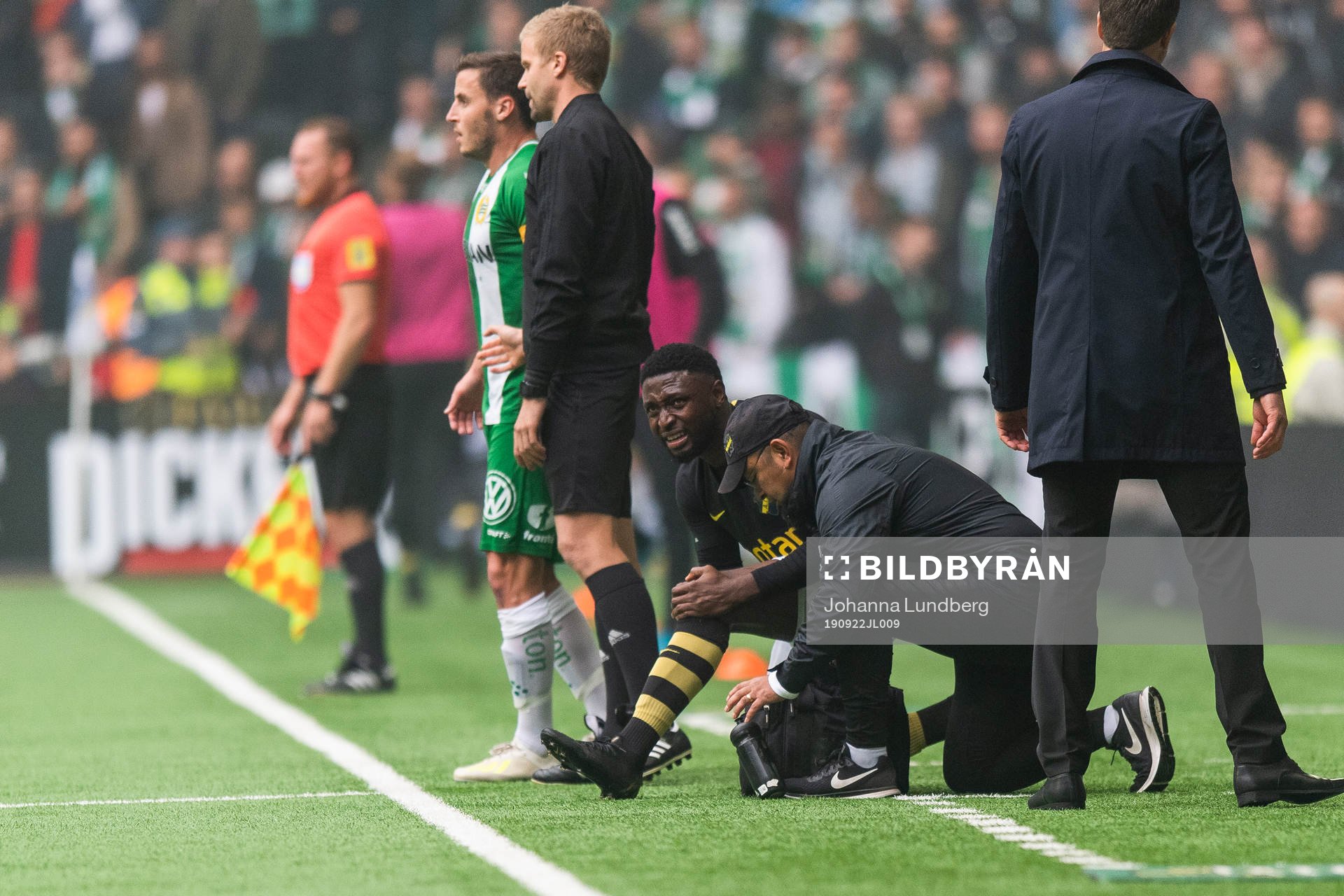 s Chinedu Obasi får vård vid sidan av plan