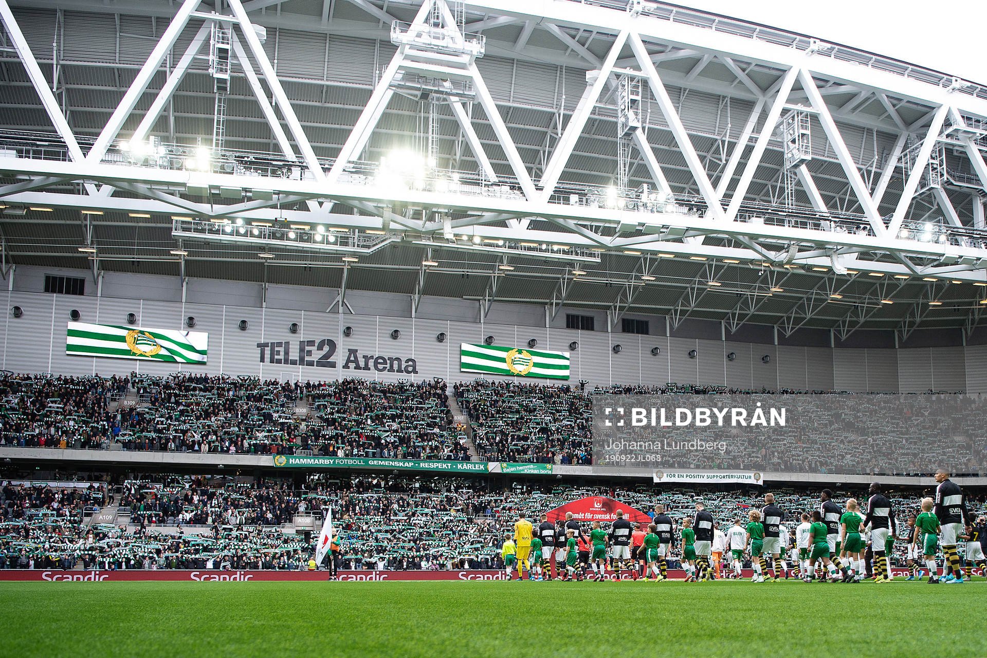 Spelarna går in på Tele2 arena