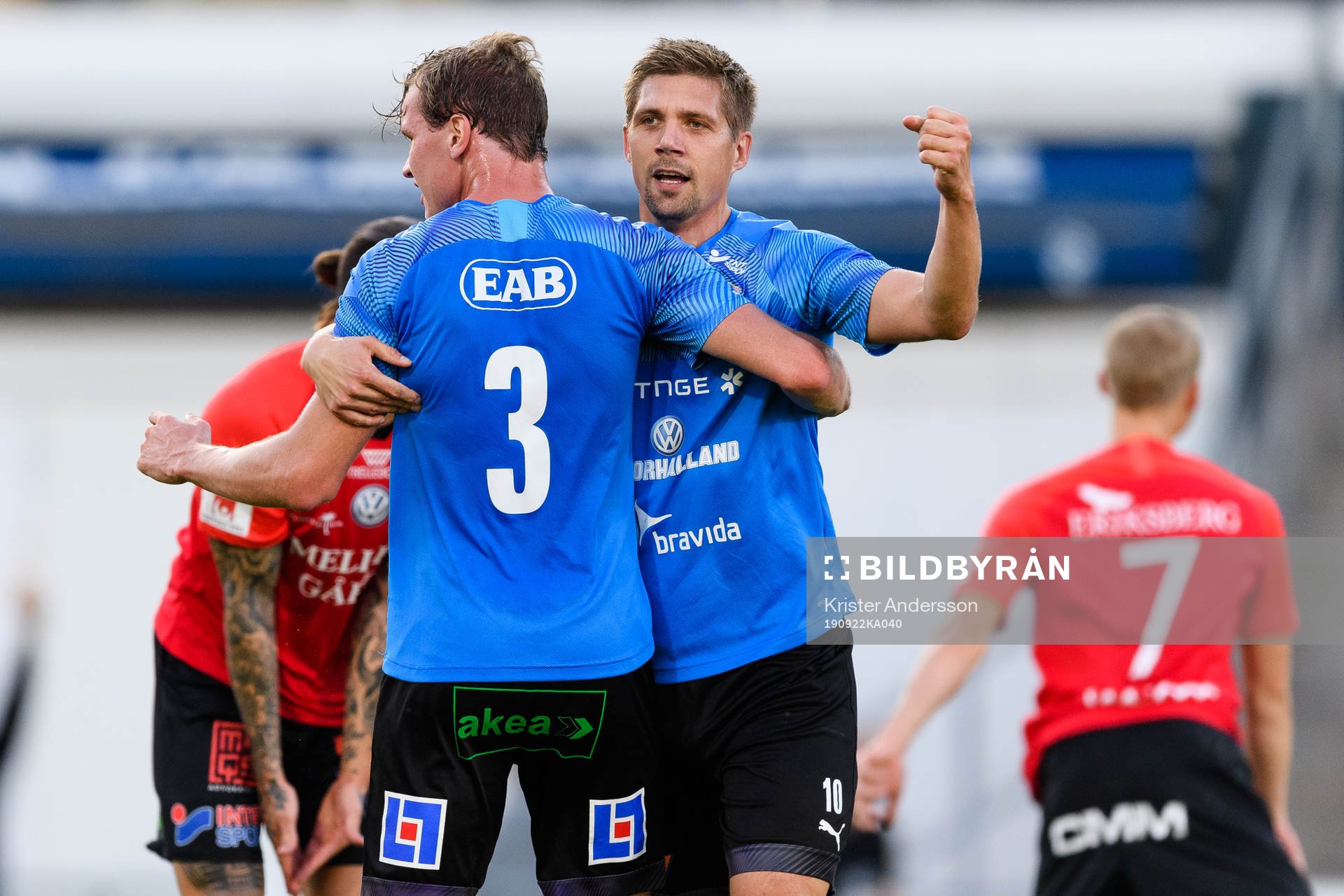 Halmstads Alexander Berntsson jublar med Mikael Boman