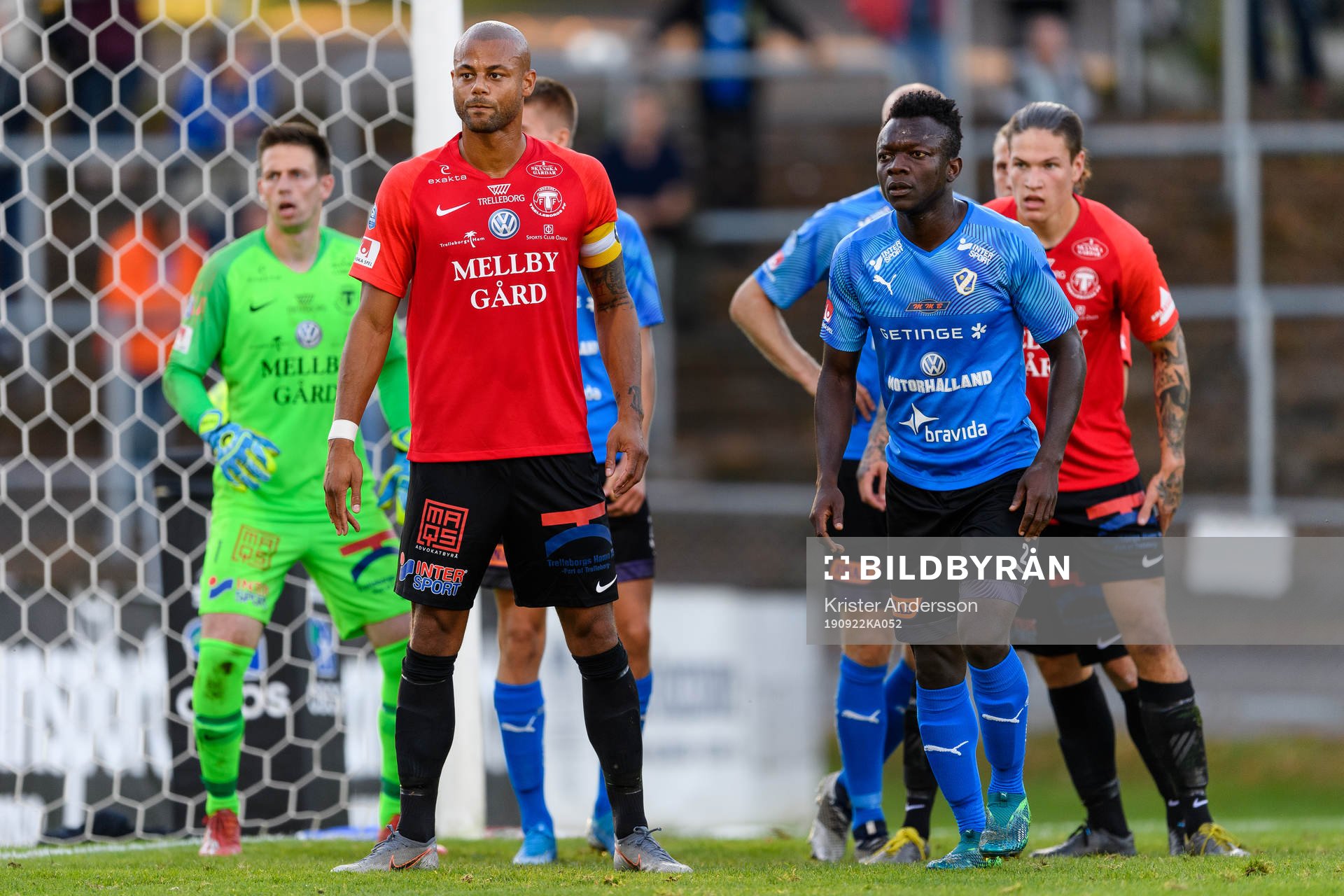 Trelleborgs Salif Camara Jönsson och Halmstads Thomas