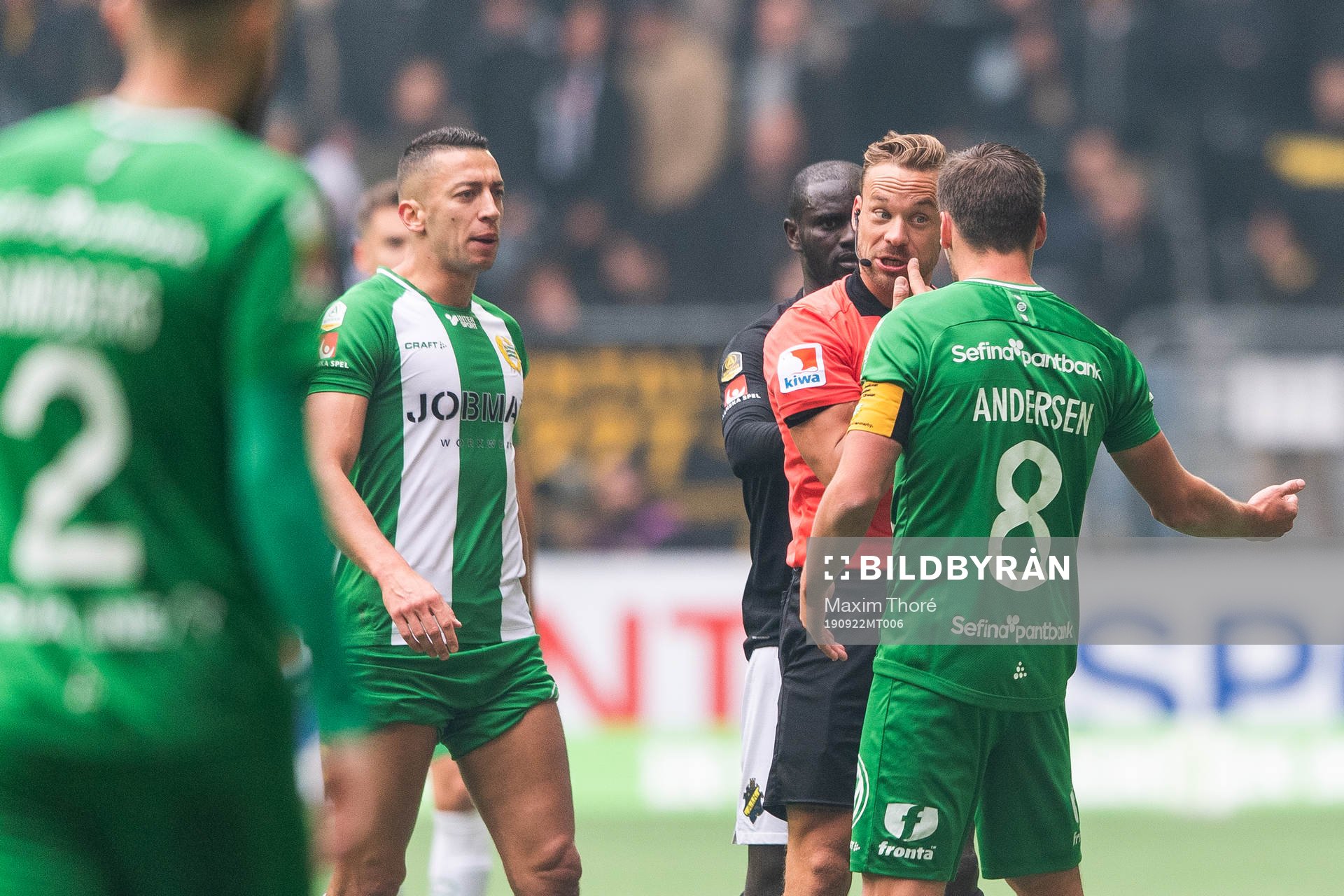 Hammarbys Jeppe Andersen i diskussion med domare Kristoffer