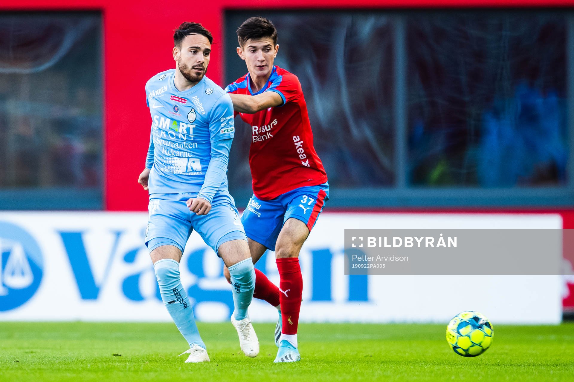 AFC Eskilstunas Dzenis Kozica och Helsingborgs Armin Gigovic