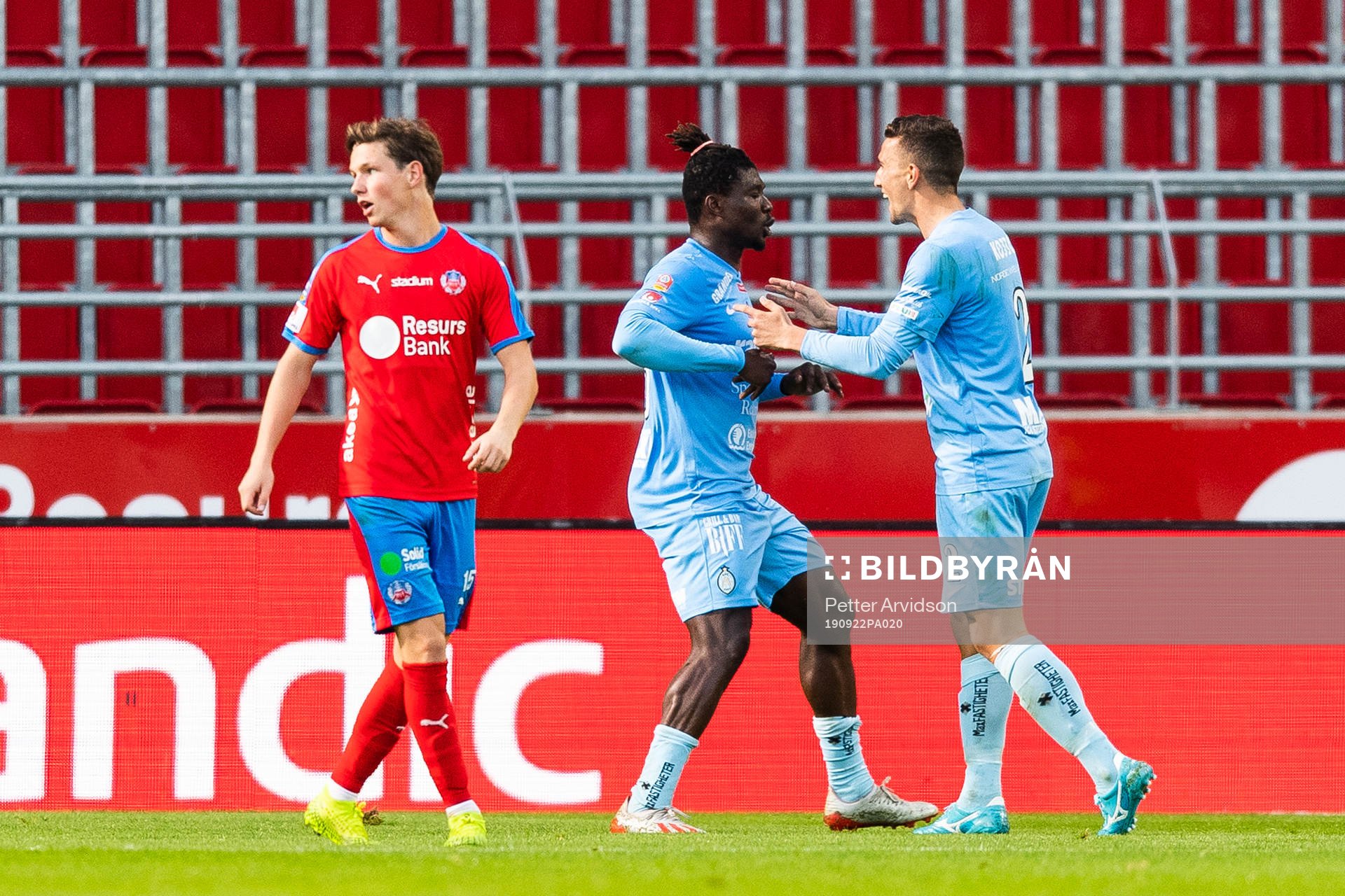 AFC Eskilstunas Onyedikachukwu Samuel Nnamani jublar med