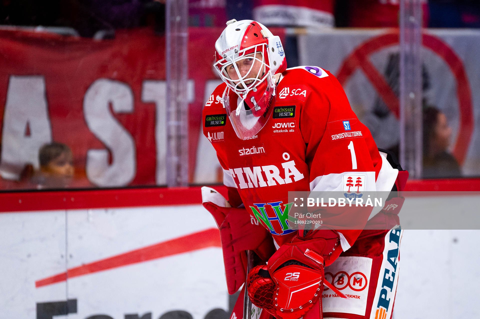 Timrås  målvakt Victor Brattström jublar