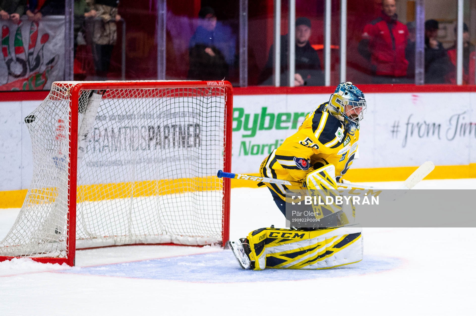 Södertäljes målvakt Alexander Sahlin släpper in straff