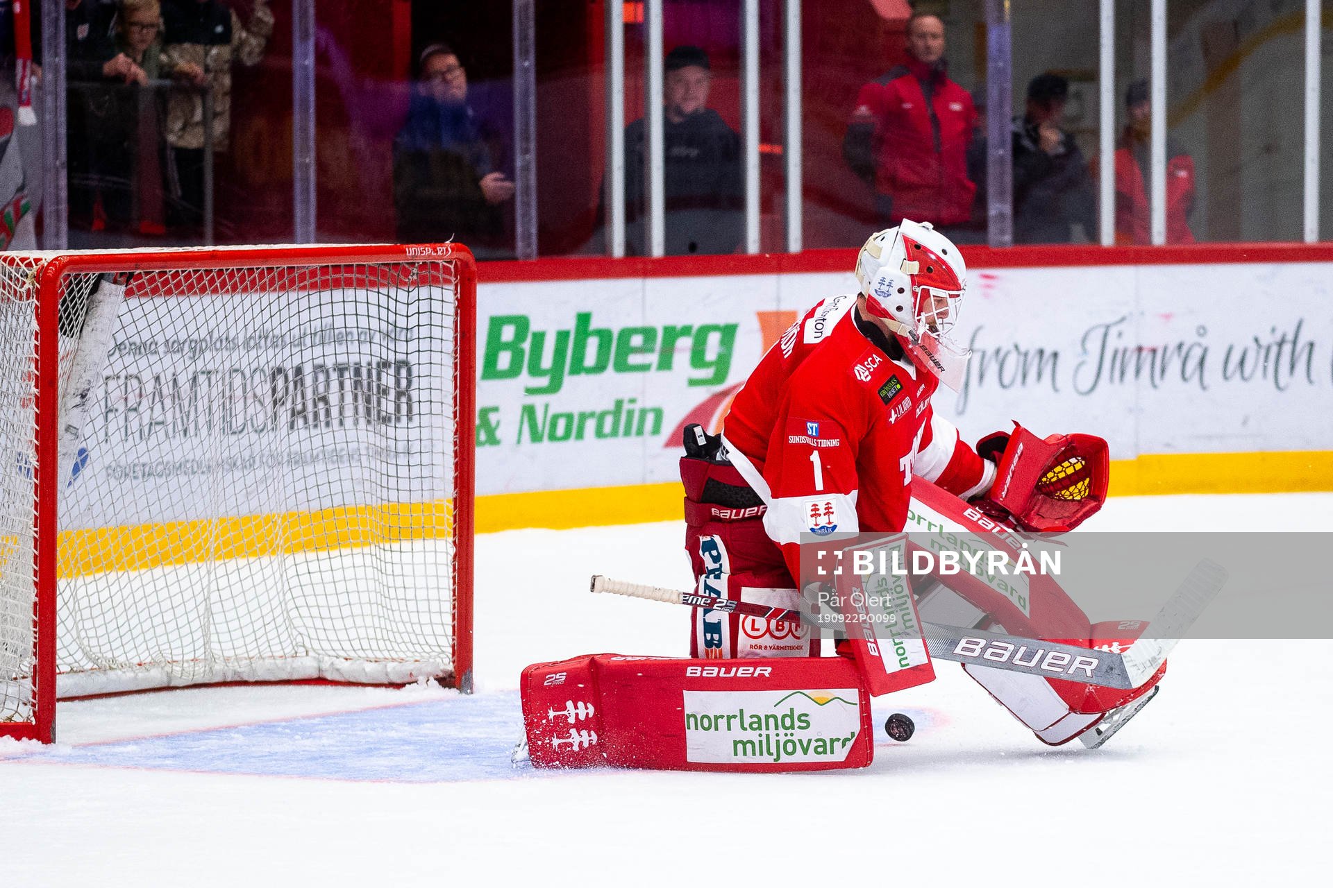 Timrås målvakt Victor Brattström räddar avgörande