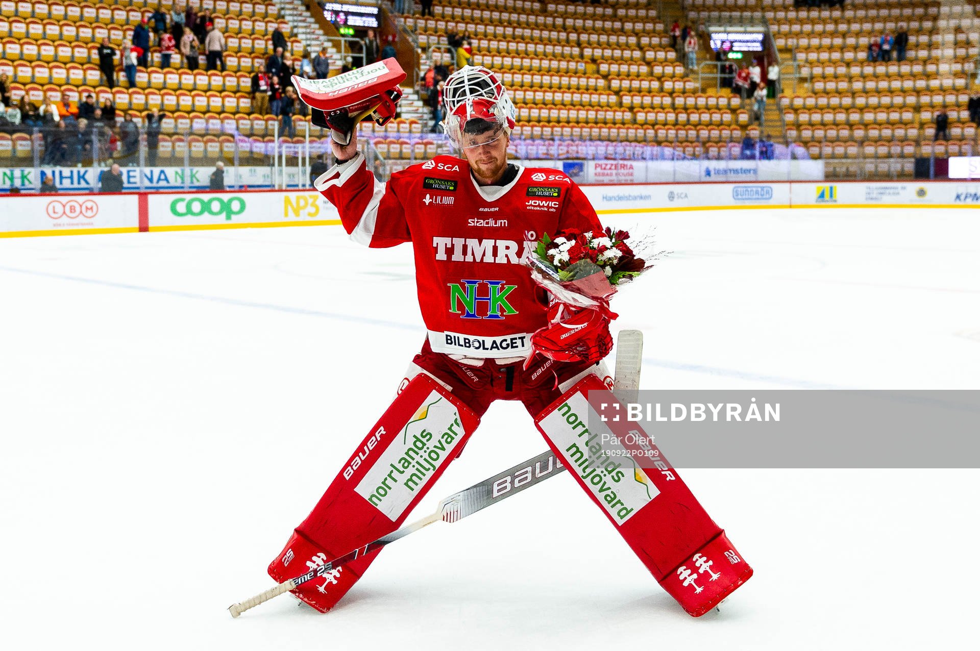 Timrås målvakt Victor Brattström jublar