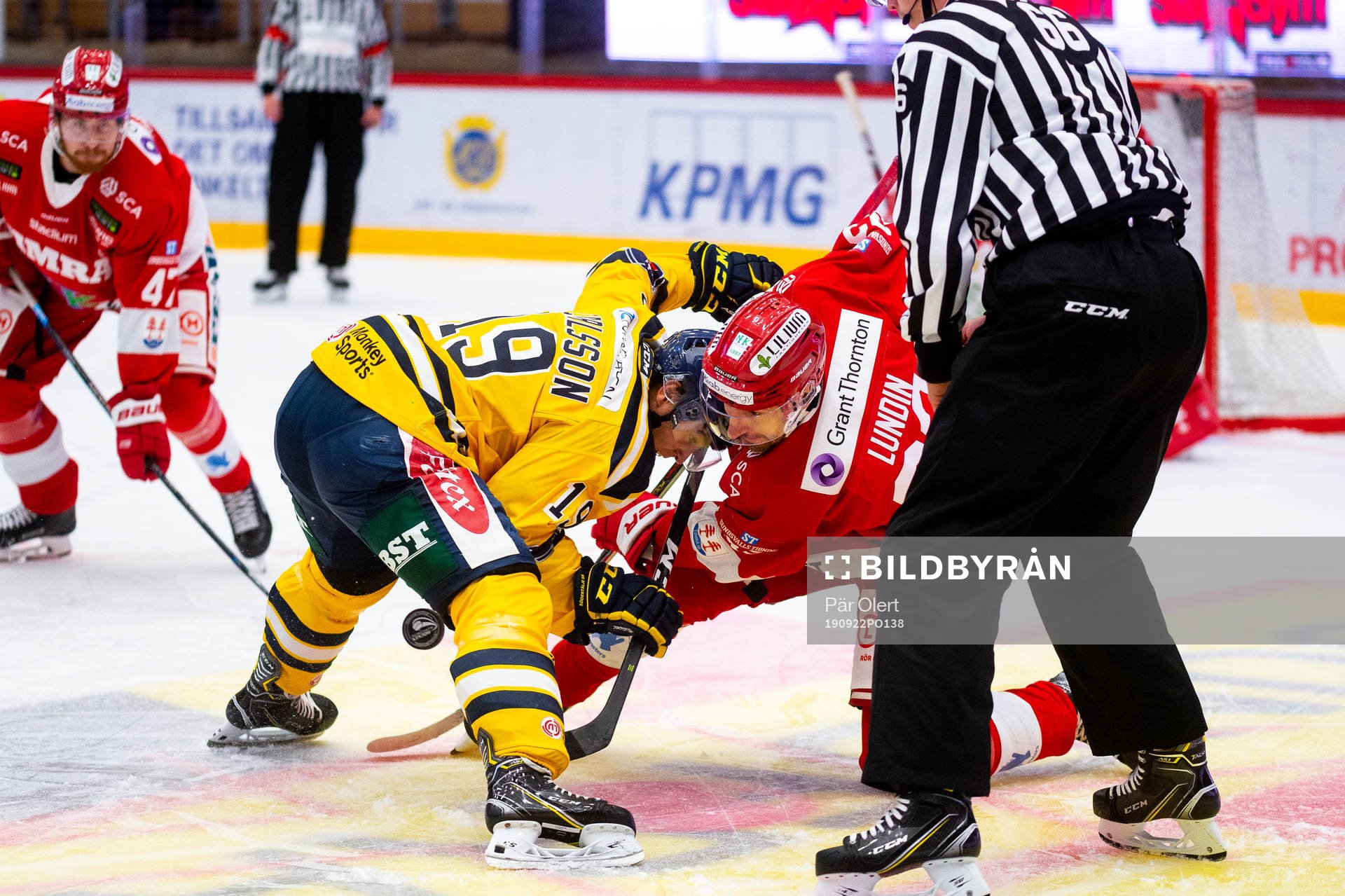 Södertäljes Lucas Carlsson och Timrås Albin Lundin