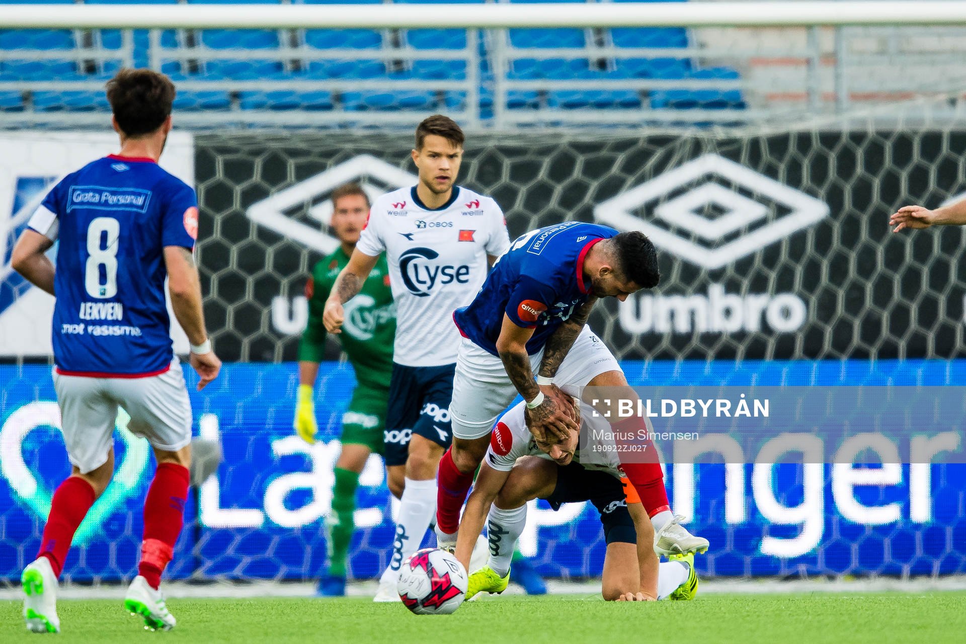 Aron Leonard Dønnum of Vålerenga and Viljar Helland
