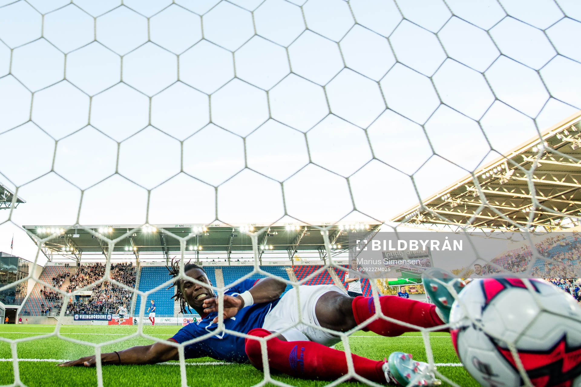 Samuel Ayomide Adekugbe of Vålerenga tries to save the 0-2 goal during the Eliteserien match between Vålerenga and Viking on September 22, 2019 in Oslo.