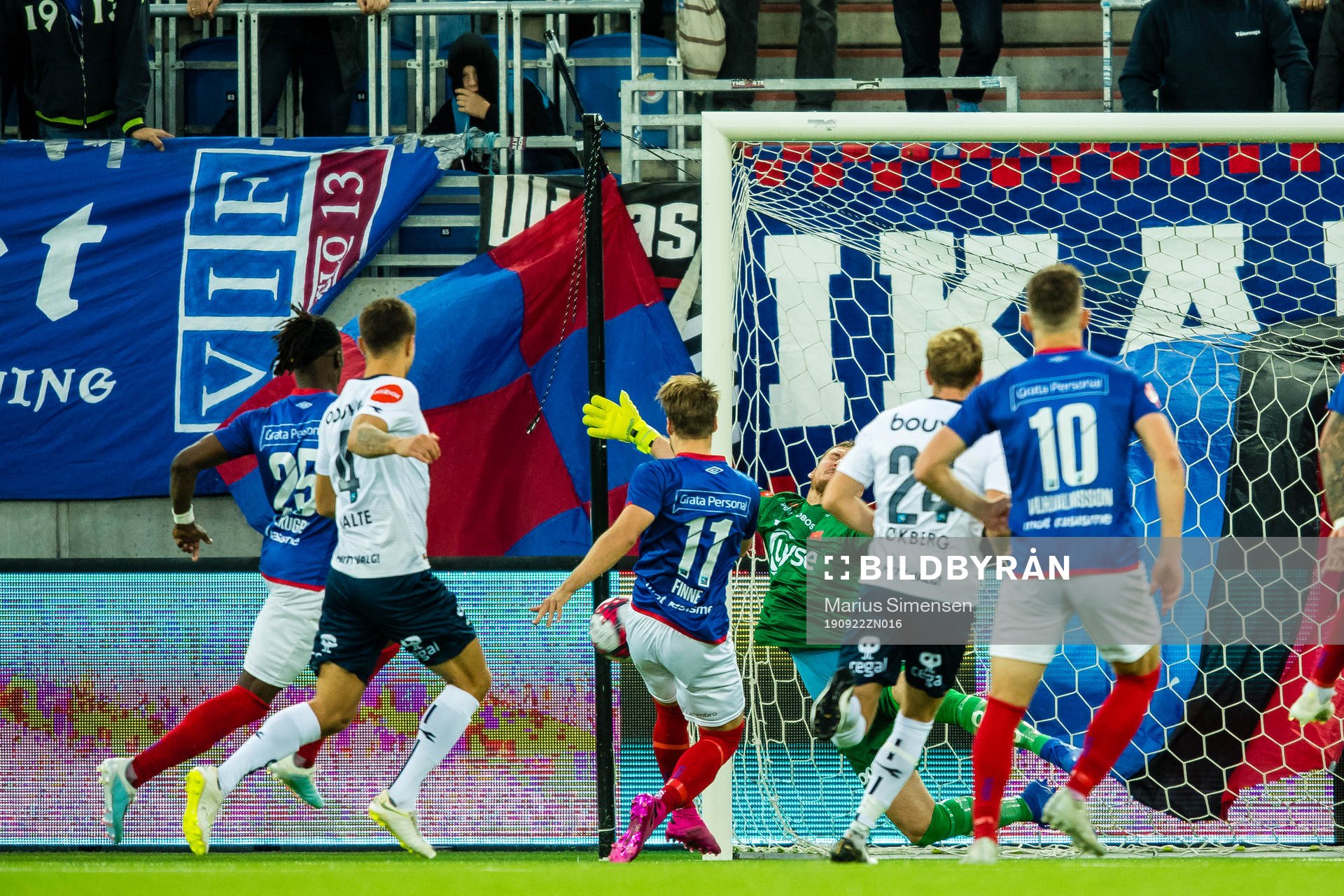 Iven Austbø of Viking saves a penalty