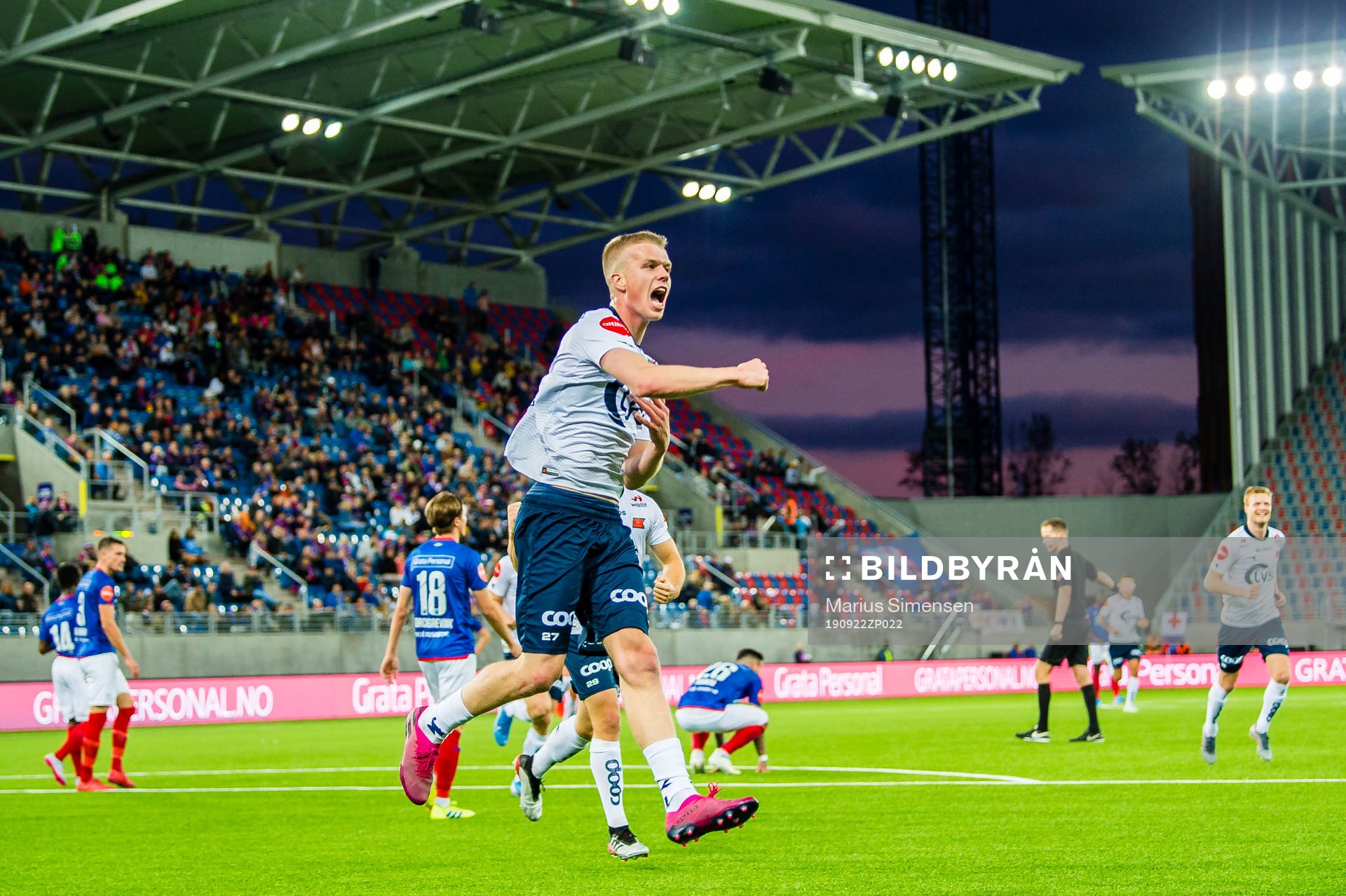 Samuel Kari Fridjonsson of Viking celebrates