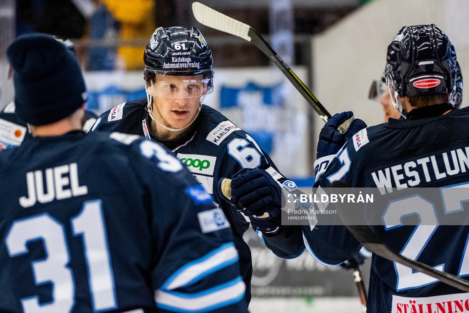 Karlskogas Mikael Eriksson jublar med lagkamrater