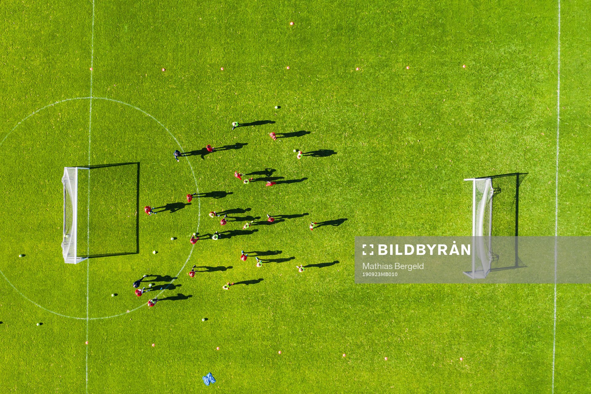 Drönarvy med spelare på planen