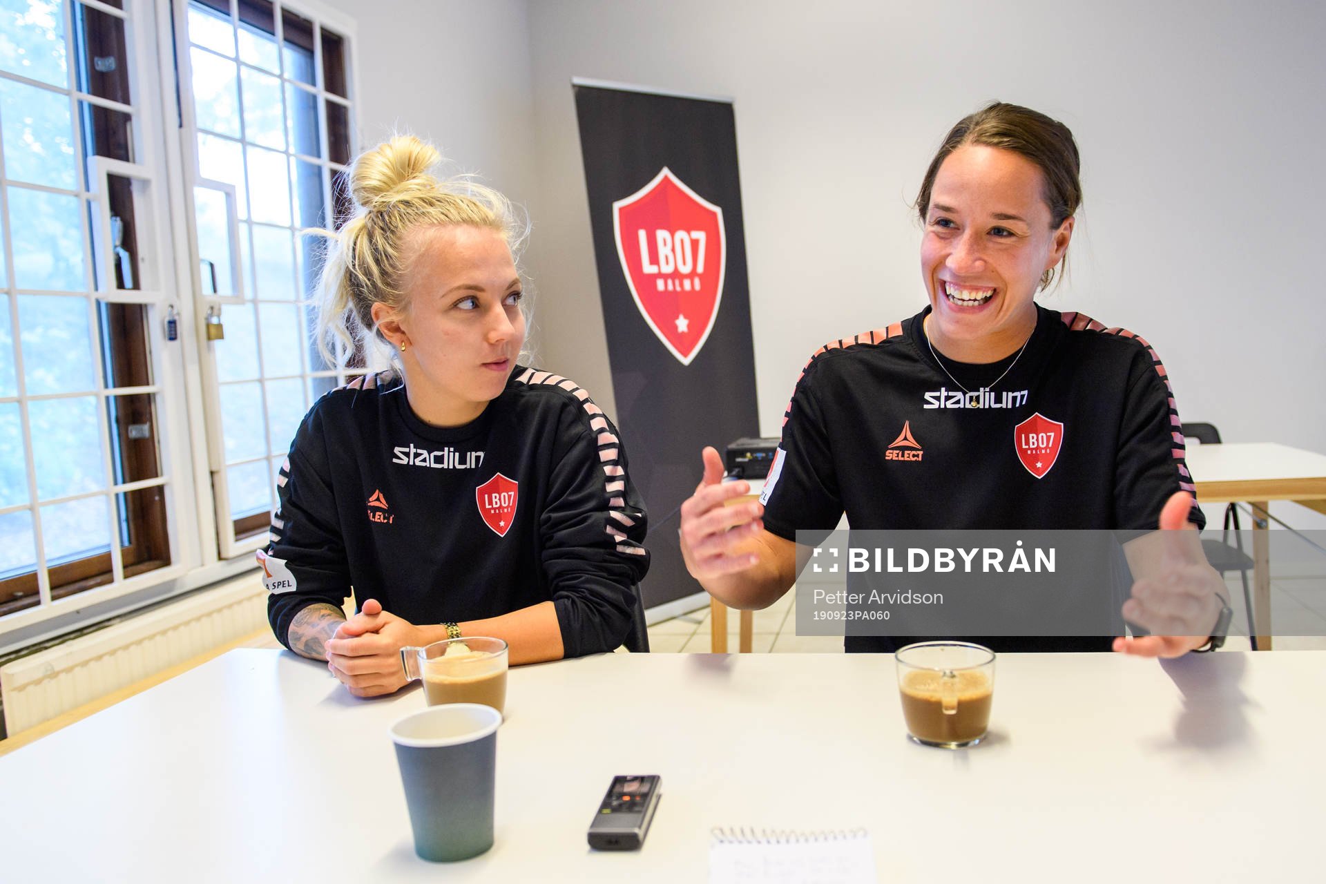 Limhamn Bunkeflos Natalie Hoff Persson och målvakt Chandra