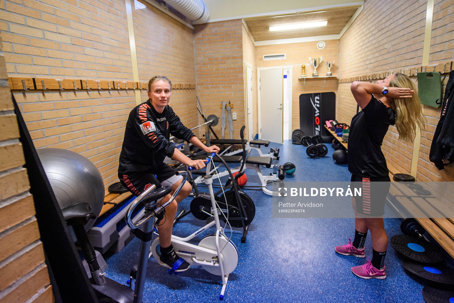 Limhamn Bunkeflos Amanda Kander och Elina Lenir i gymmet